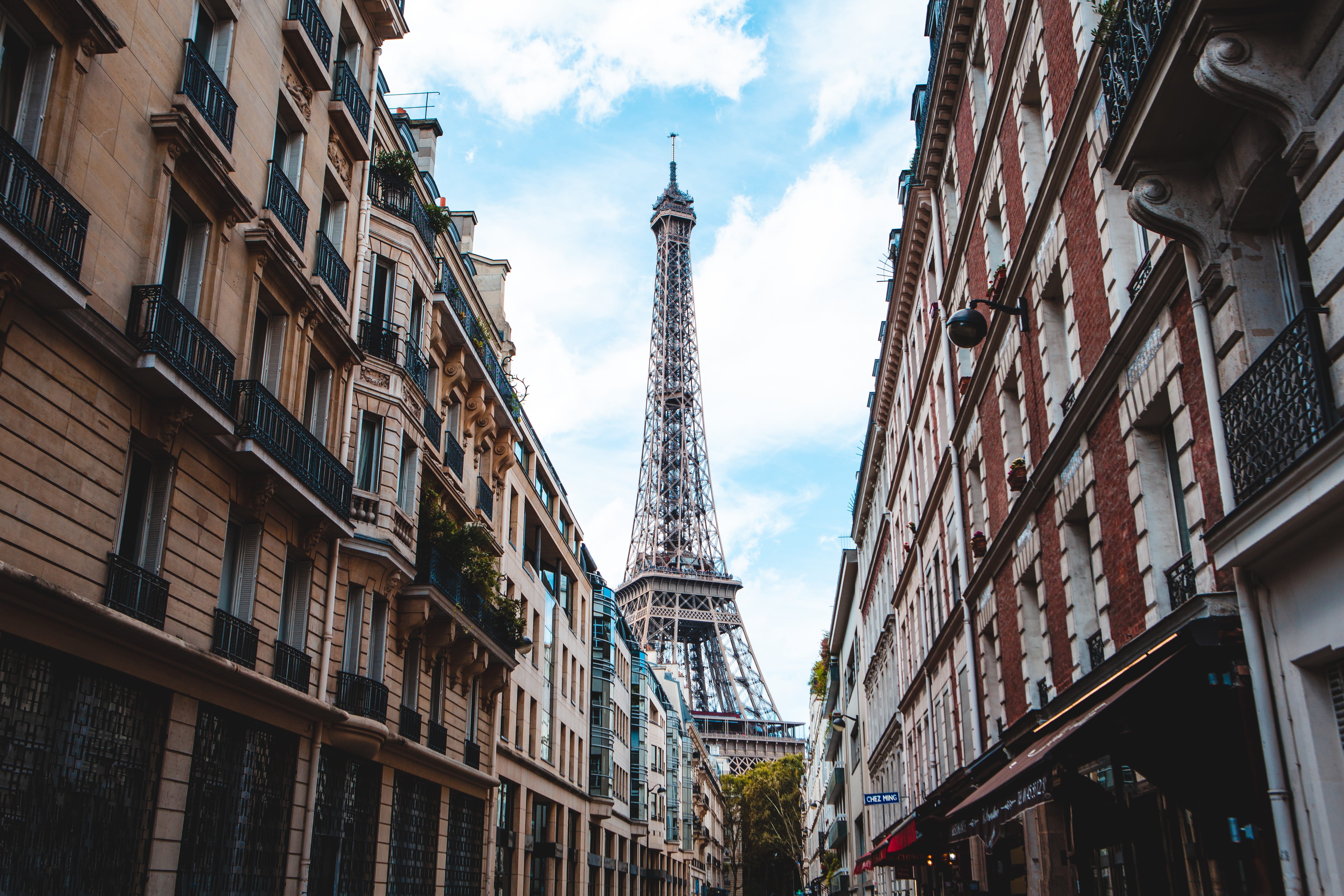 downtown, tourism, the past, building exterior, tall - high, travel, europe, skyscraper, tour, cloud - sky, low angle view, urban, metropolis, travel destinations, HD Wallpaper