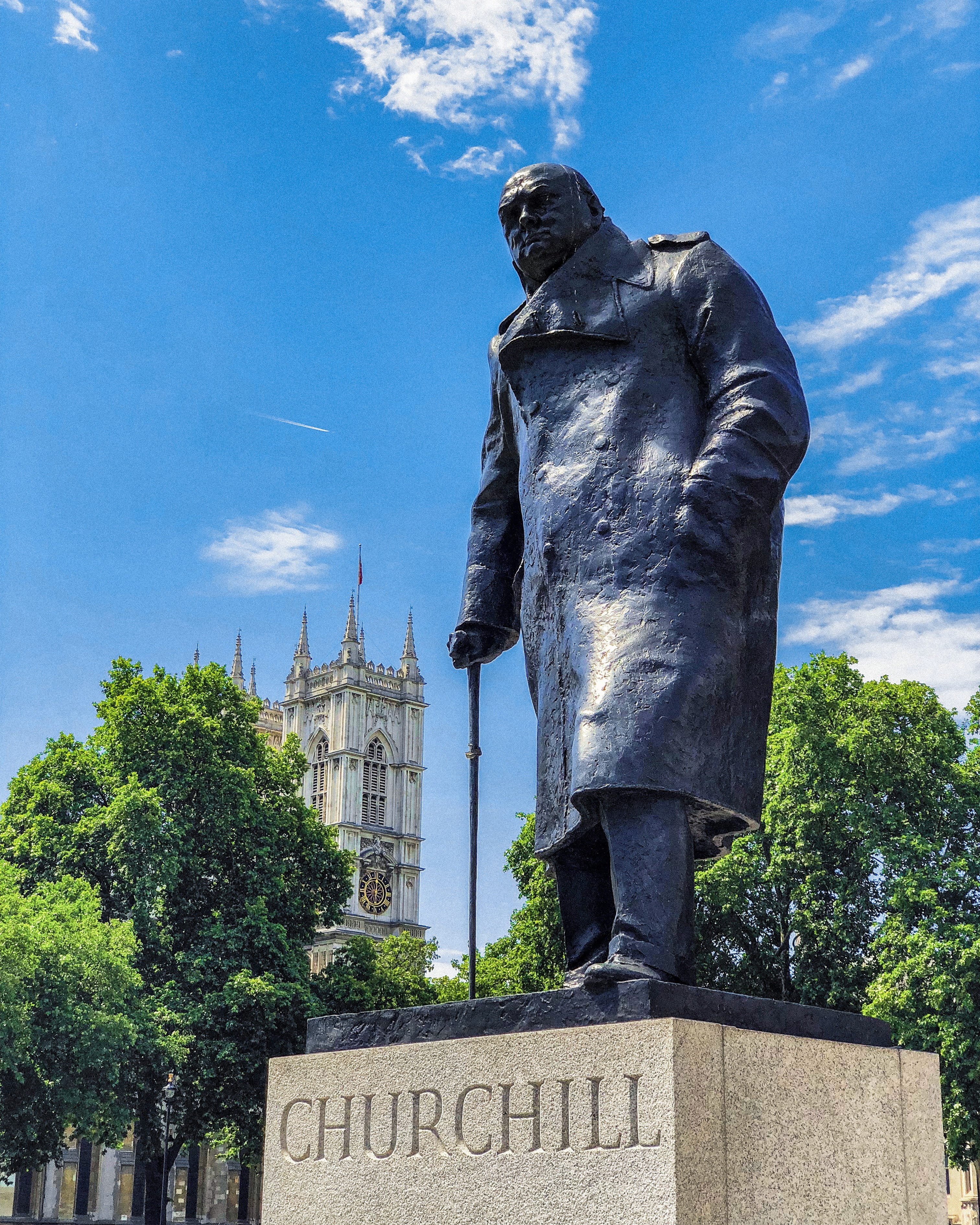 Westminster Abbey, town, clothing, monument, memorial, plant, art, human representation, city, low angle view, representation, government, building, cloud - sky, Phone HD Wallpaper