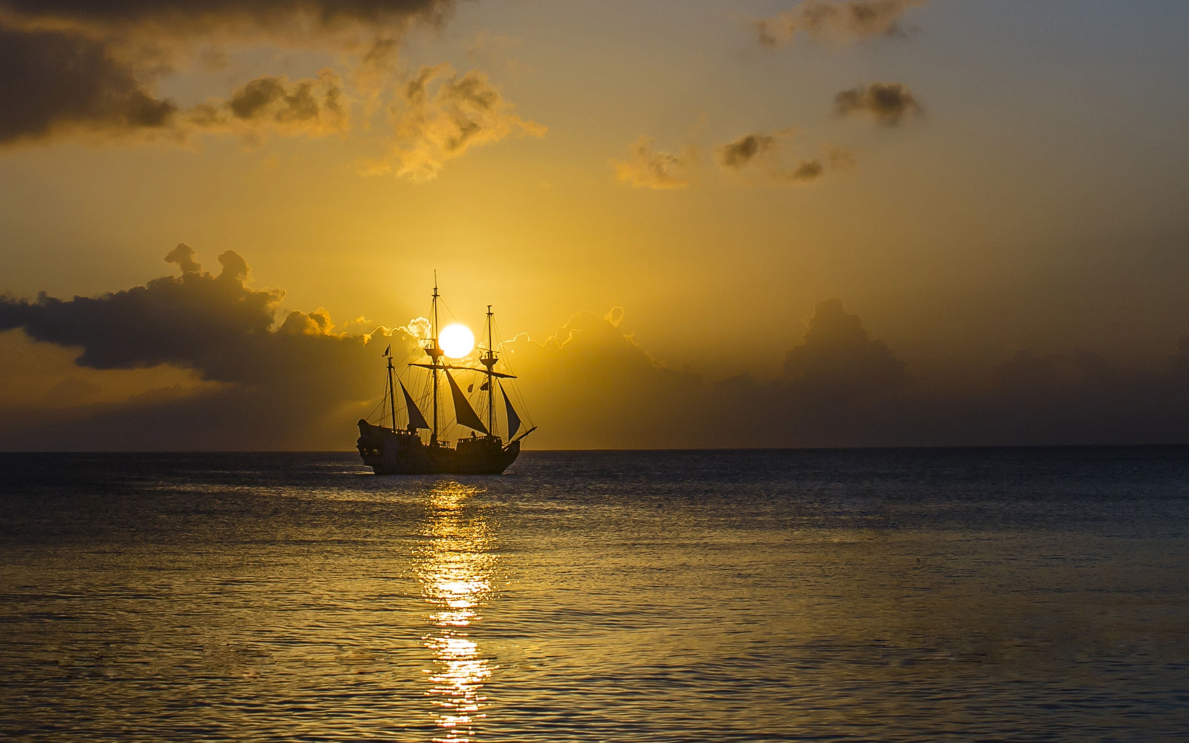 pirate, sunset, beauty in nature, sun, sunlight, sea, no people, computer, gold, 4K, reflection, hd, orange color, ultra, ship, idyllic, water, old, HD Wallpaper