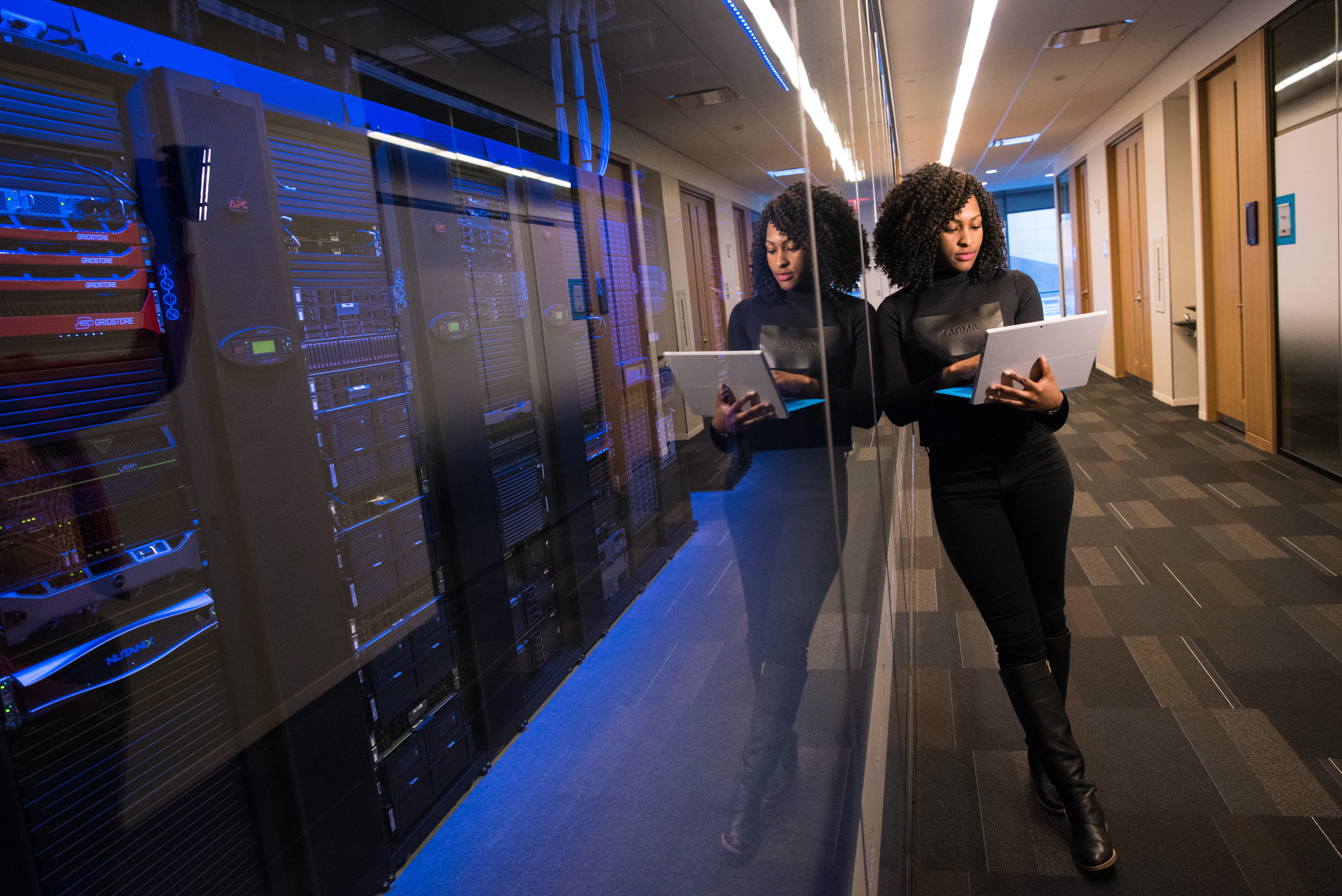 woman, work, working, global communications, office, using computer, using laptop, room, network server, light, internet, server, digital tablet, communication, HD Wallpaper