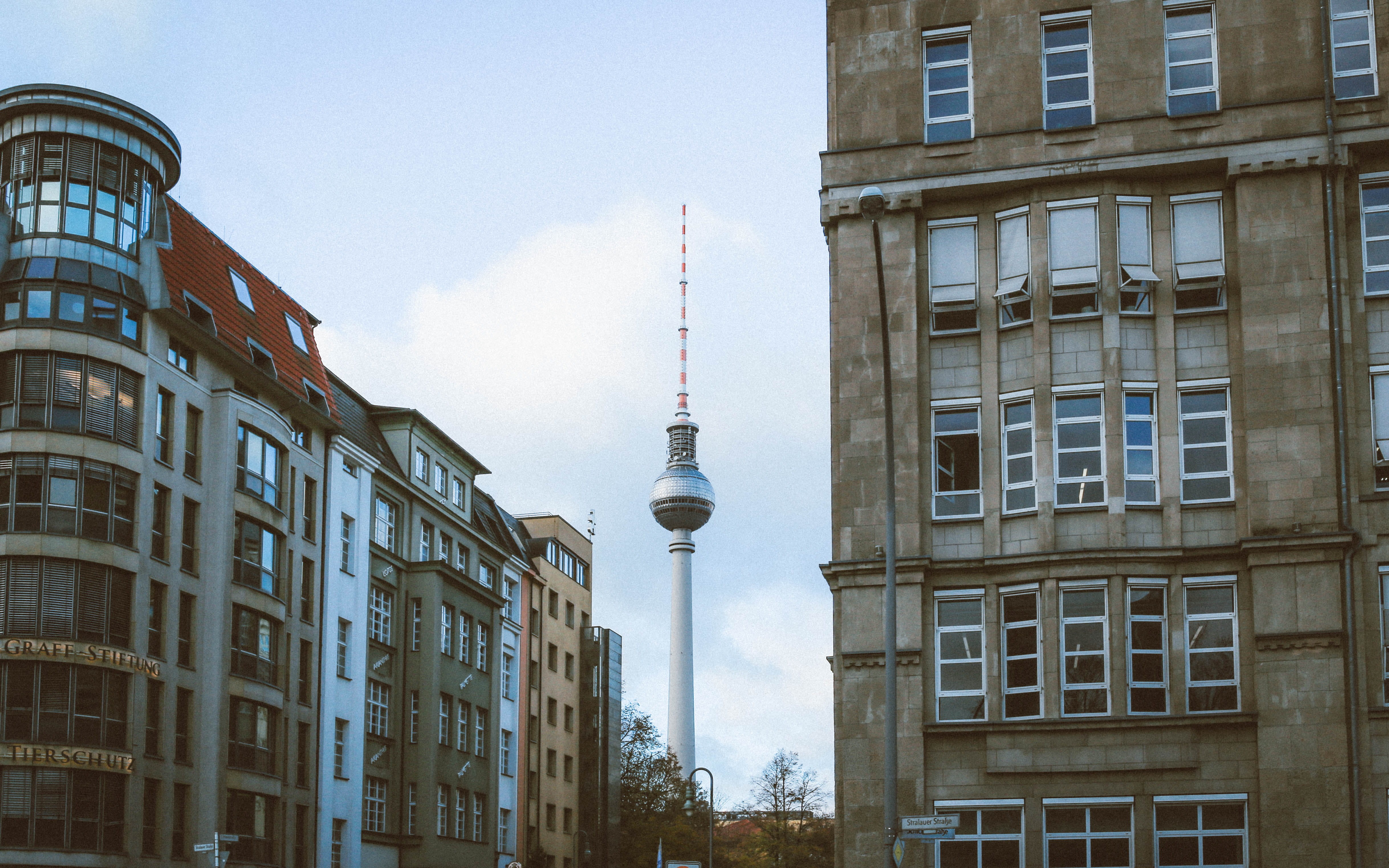 tall - high, alexanderplatz, built structure, sky, communication, building, 4K, outdoors, architecture, skyscraper, technology, tourism, no people, mitte, HD Wallpaper