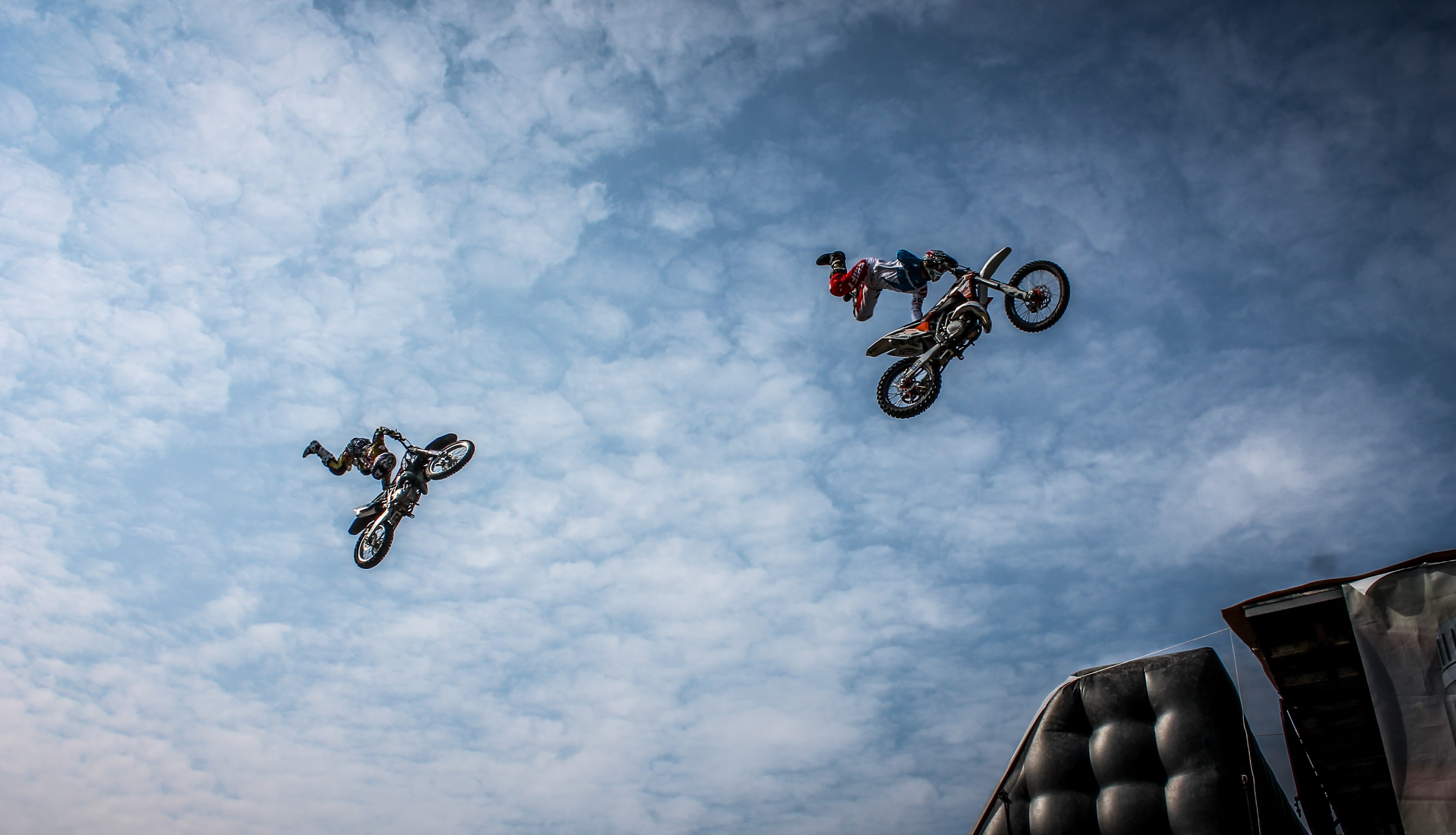 sky, competition, vehicle, risk, helmet, jump, one person, mode of transportation, mountain, action, man, activity, 4K, ride, motorcycle, extreme sports, HD Wallpaper