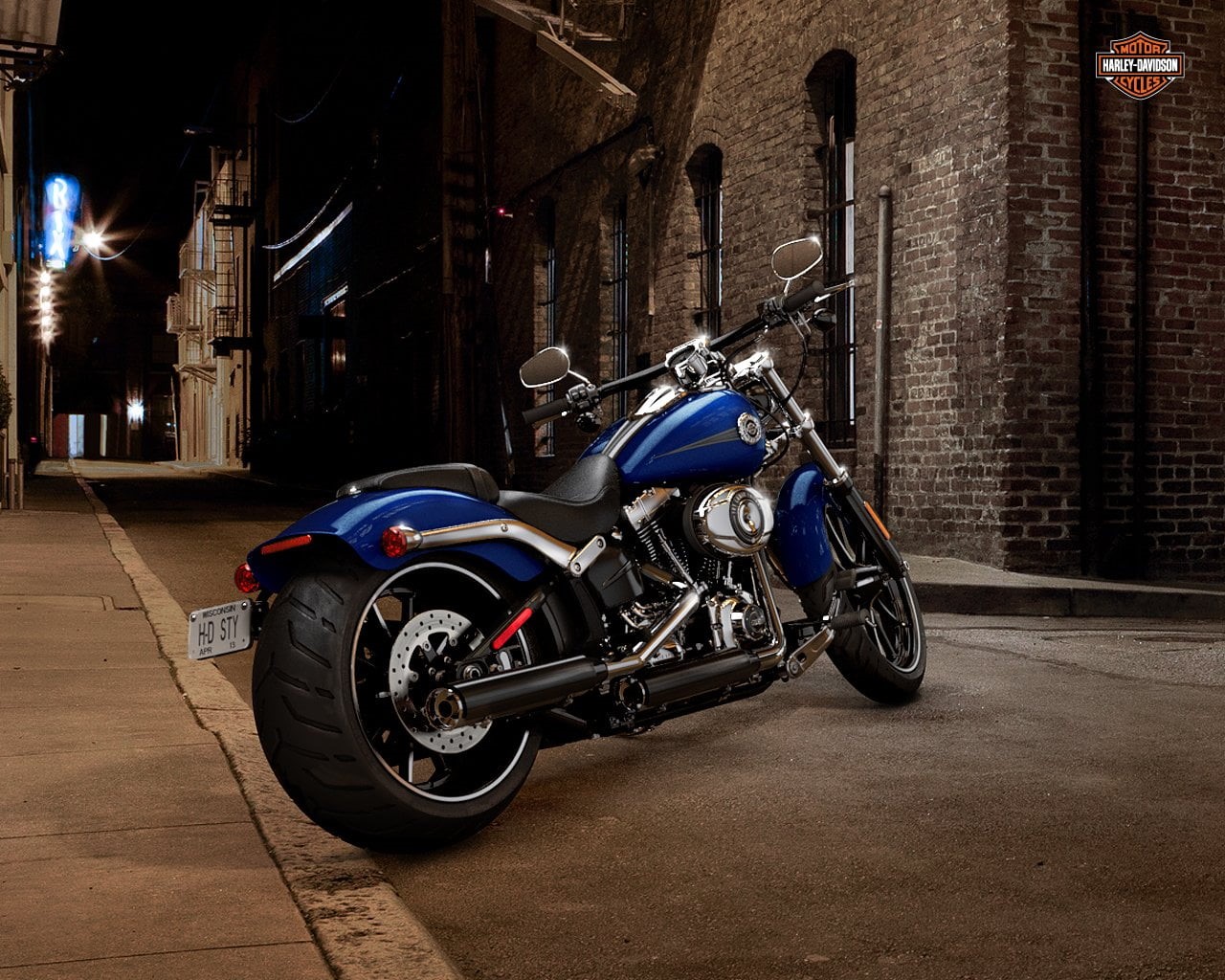 stationary, travel, Motorcycle, luxury, outdoors, garage, city Life, wheel, Harley-Davidson, land Vehicle, blue, travel Locations, street, building exterior, HD Wallpaper