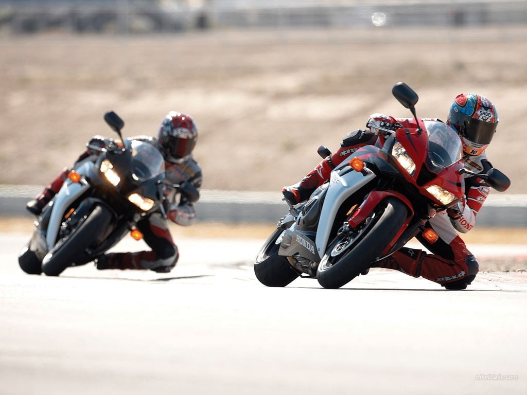 motorsport, crash helmet, cbr 600 rr, sports helmet, group of people, competition, driving, helmet, speed, biker, 480P, skill, protective sportswear, men, HD Wallpaper