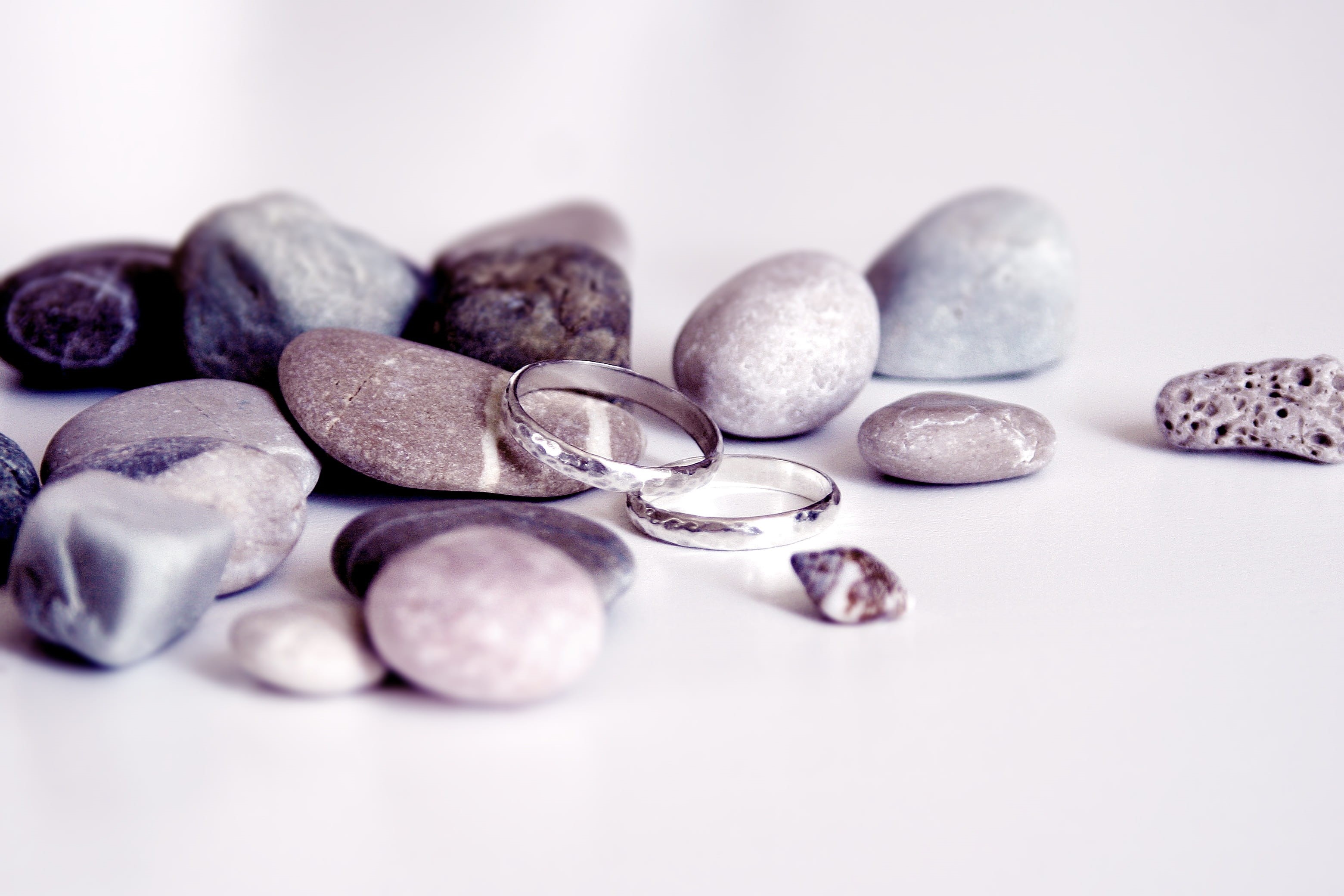 bands, freshness, Wedding, healthy eating, day, platinum, Jewelry, silver, ring, surface, rock, table, gray, white background, wedding, 2K, band, indoors, HD Wallpaper