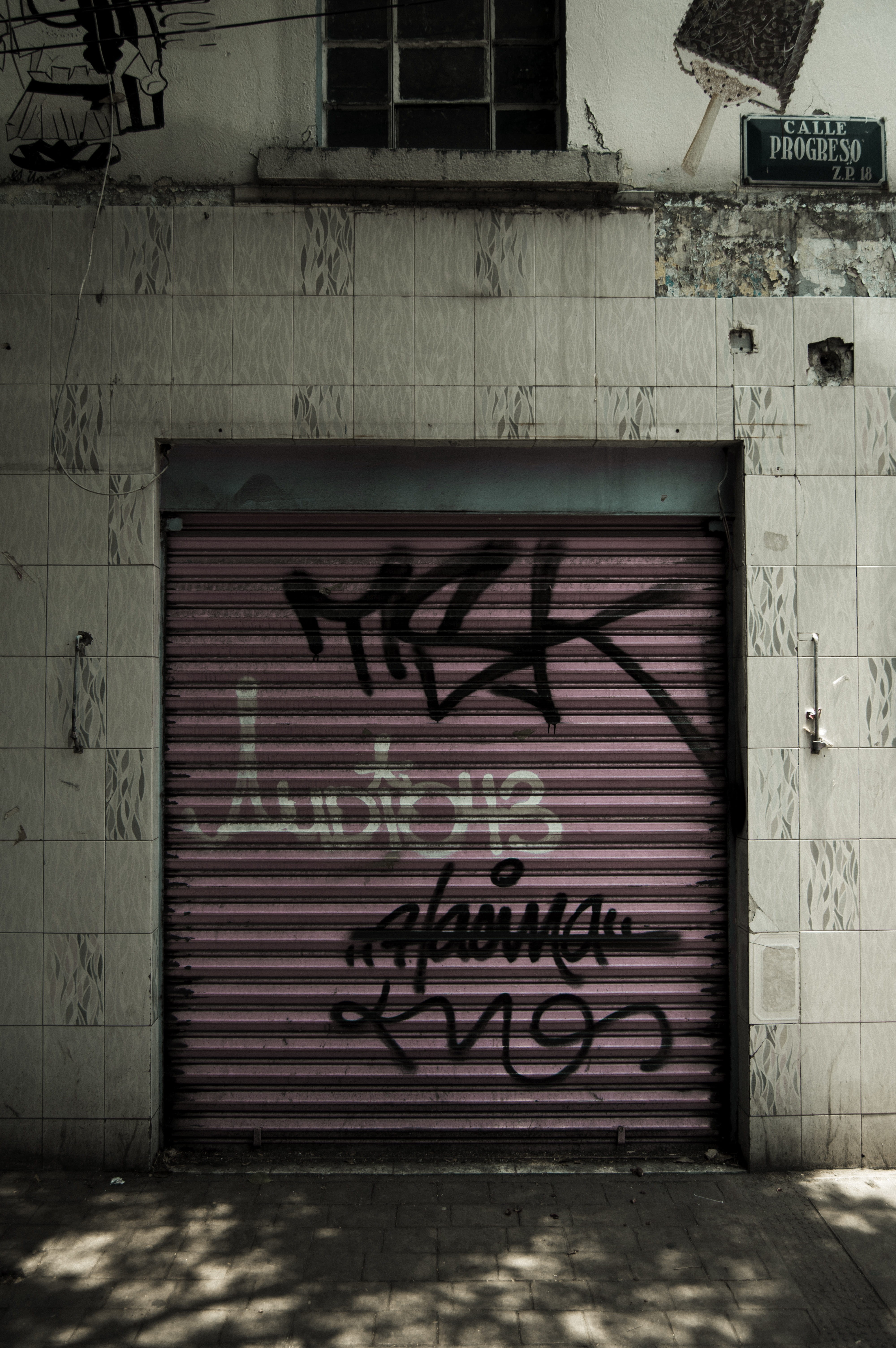 built structure, painting, day, window, graffiti, brick wall, brick, bmx, architecture, entrance, curtain, window shade, closed, cupboard, home decor, shutter, Phone HD Wallpaper