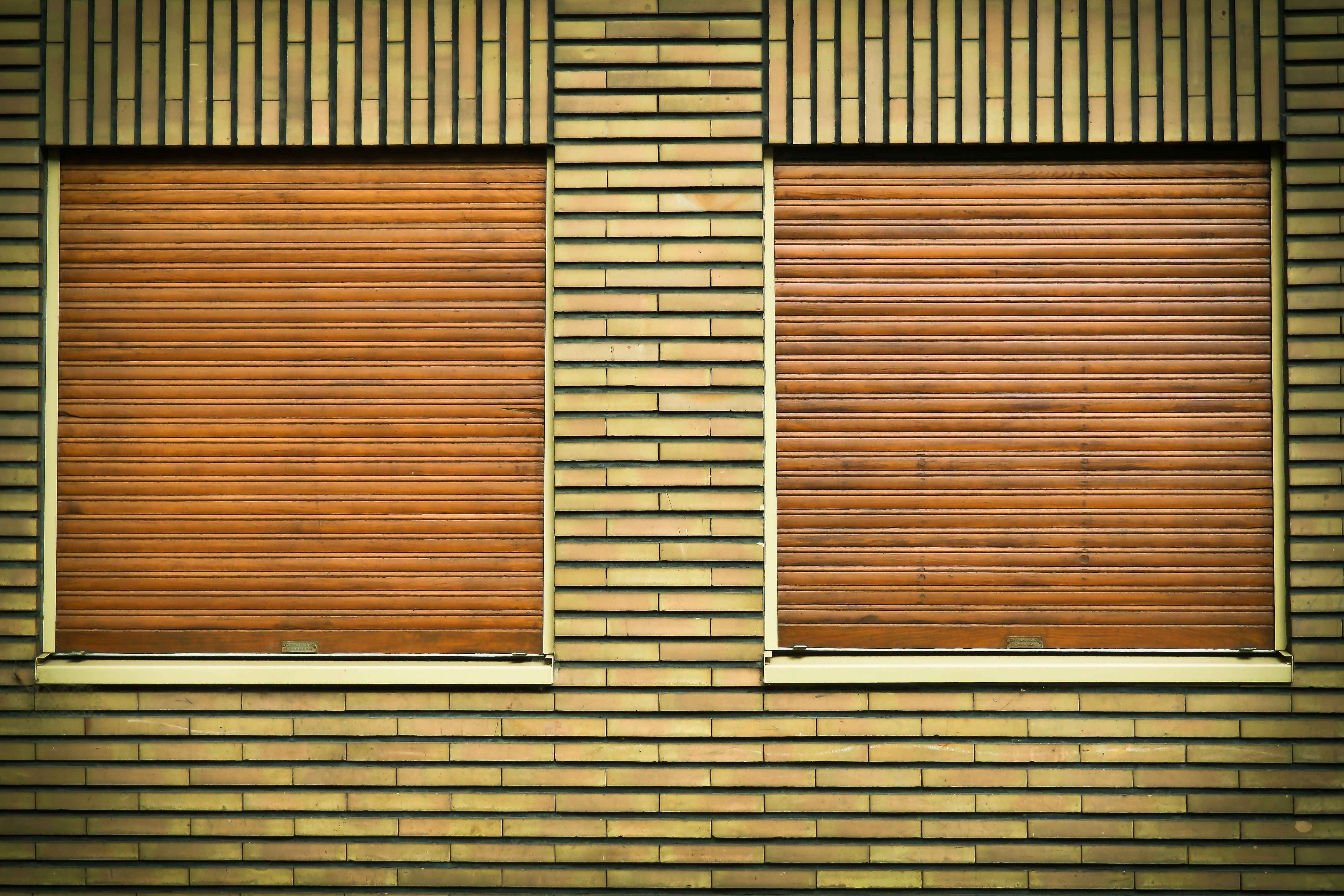 wall - building feature, trist, garage, blinds, architecture, no people, privacy, shutter, stone, outdoors, backgrounds, brown, brick, corrugated iron, HD Wallpaper