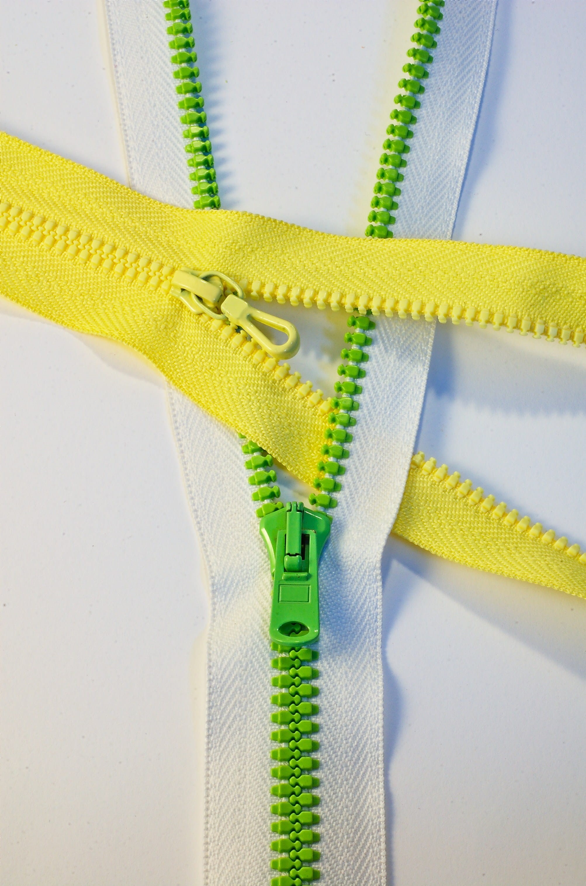 studio shot, textile, adhesive tape, accuracy, intertwined, opening, measuring, business, still life, interlocked, white, close-up, tape measure, archiving, Phone HD Wallpaper