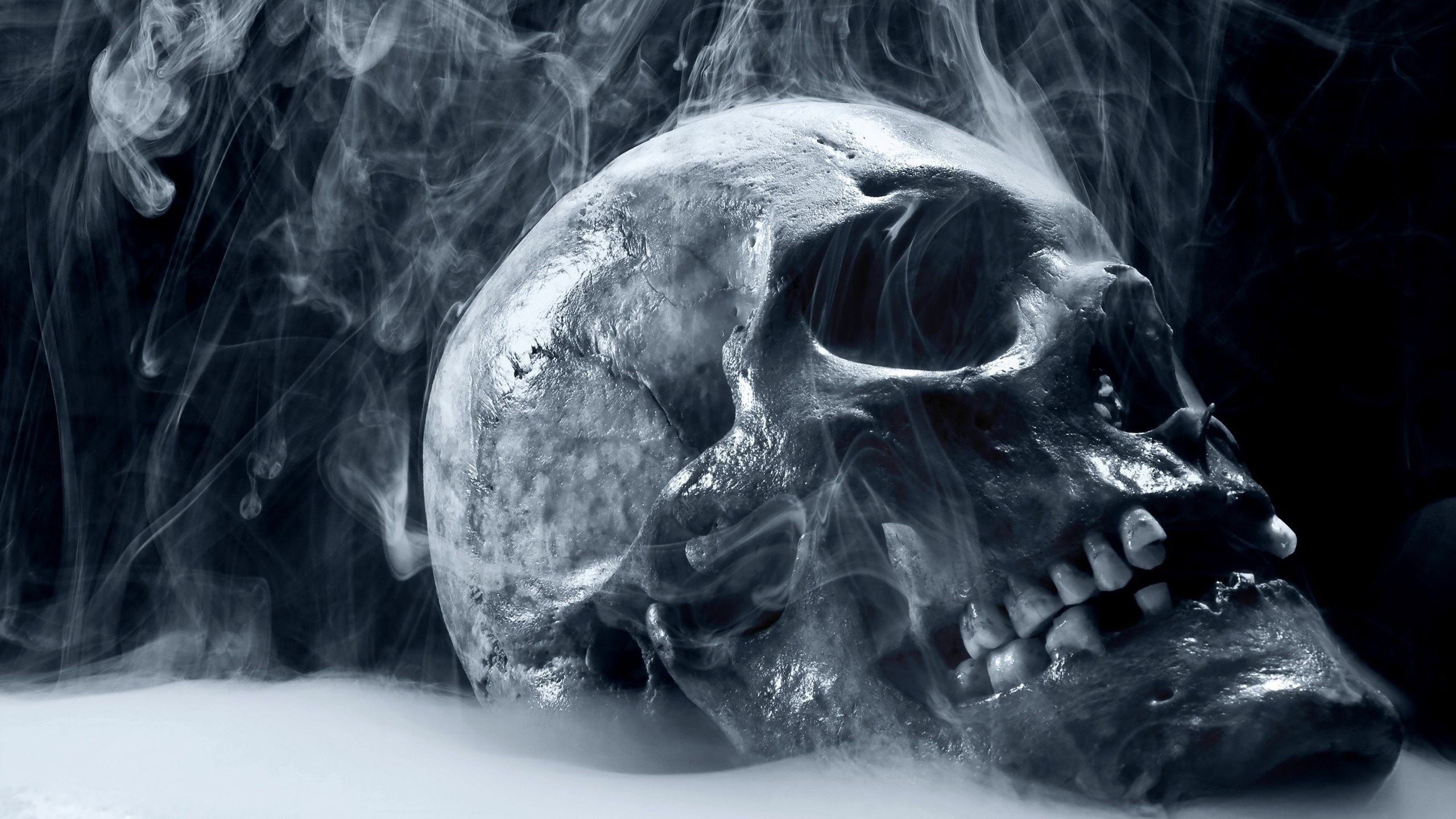 bones, representation, 2K, human bone, smoke, human body part, fear, human representation, human skull, horror, human skeleton, creativity, skull, spooky, HD Wallpaper