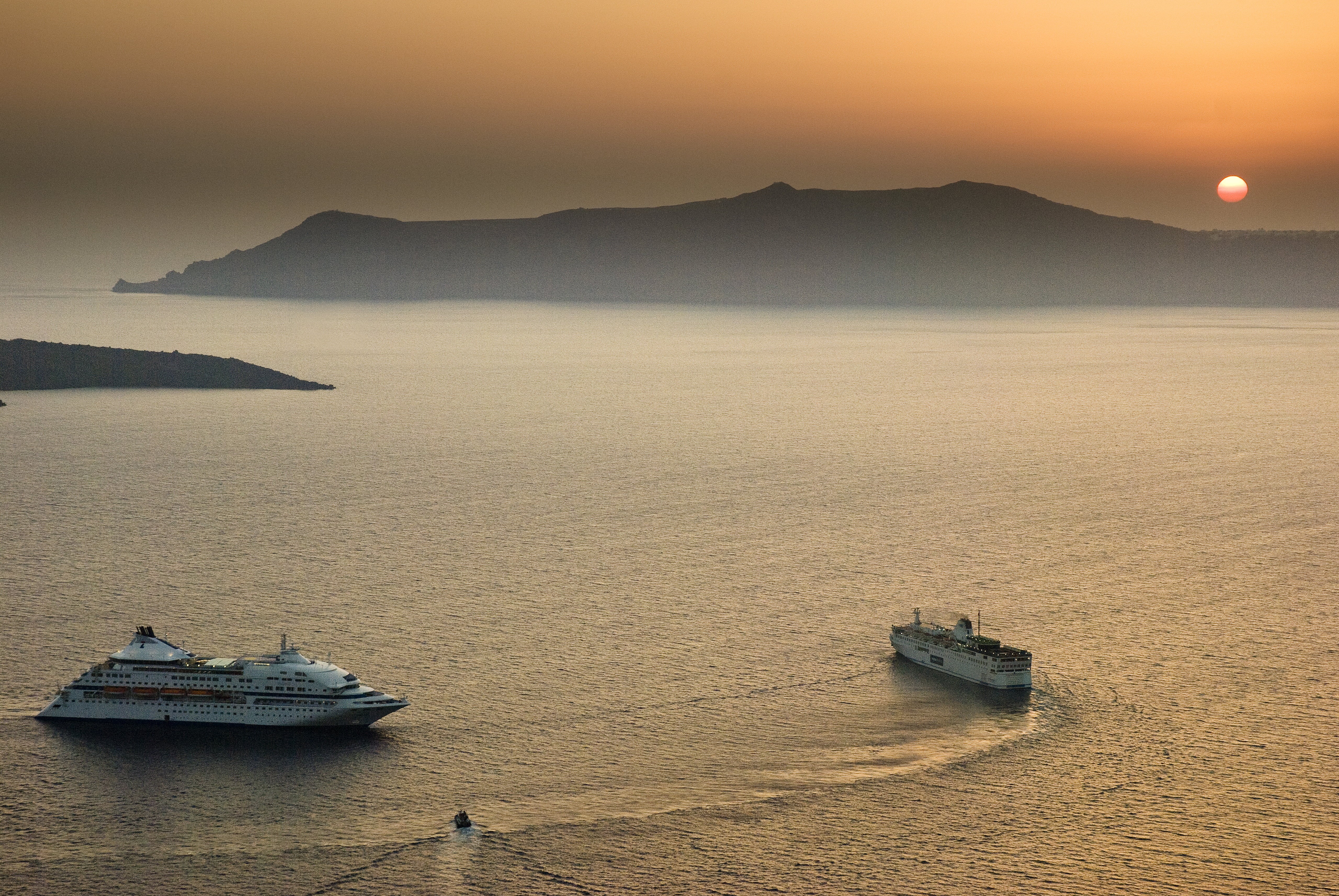 santorini, water, boat, 5K, travel, mediterranean Sea, summer, golden hour, photo, hour, sunset, greece, Dance, sea, Ferry, tourism, mountain, nature, HD Wallpaper