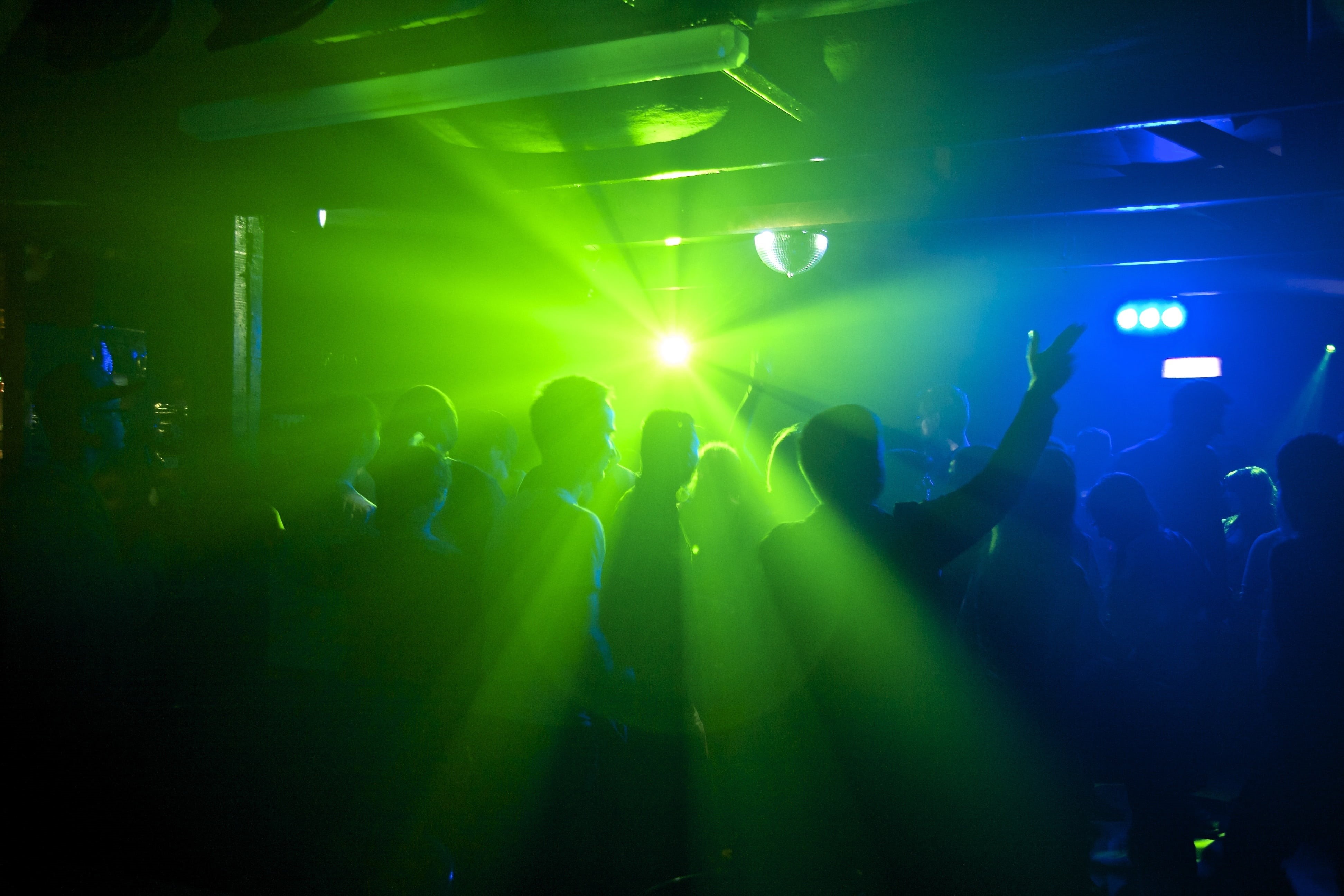 celebrate, light - natural phenomenon, men, music Festival, performing Arts Event, group Of People, light, night, back Lit, event, clubbing, lighting equipment, HD Wallpaper
