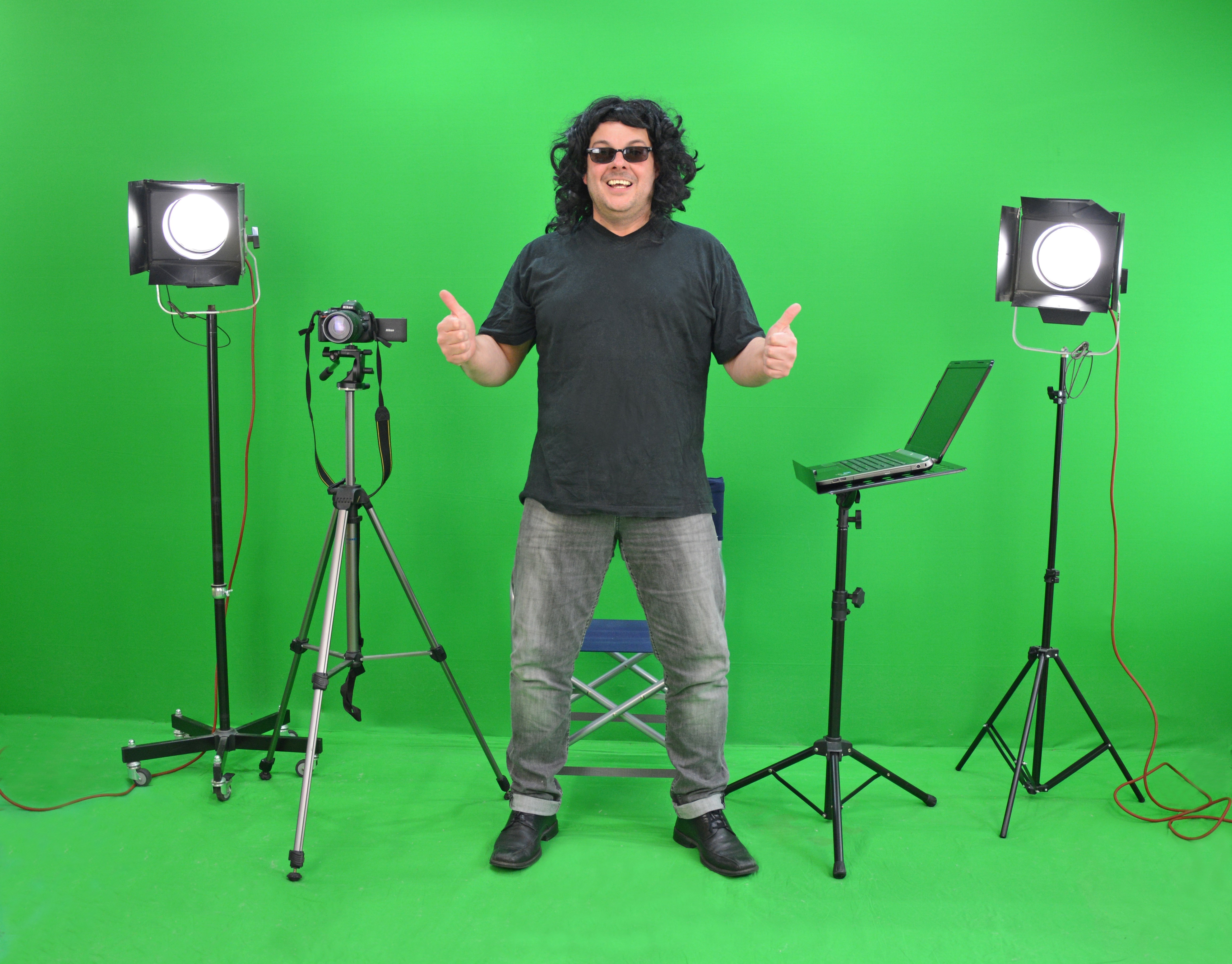 technology, acting, instruction, filmstudio, filming, electric lamp, arts culture and entertainment, movie set, lighting, camera Flash, greenbox, one person, HD Wallpaper
