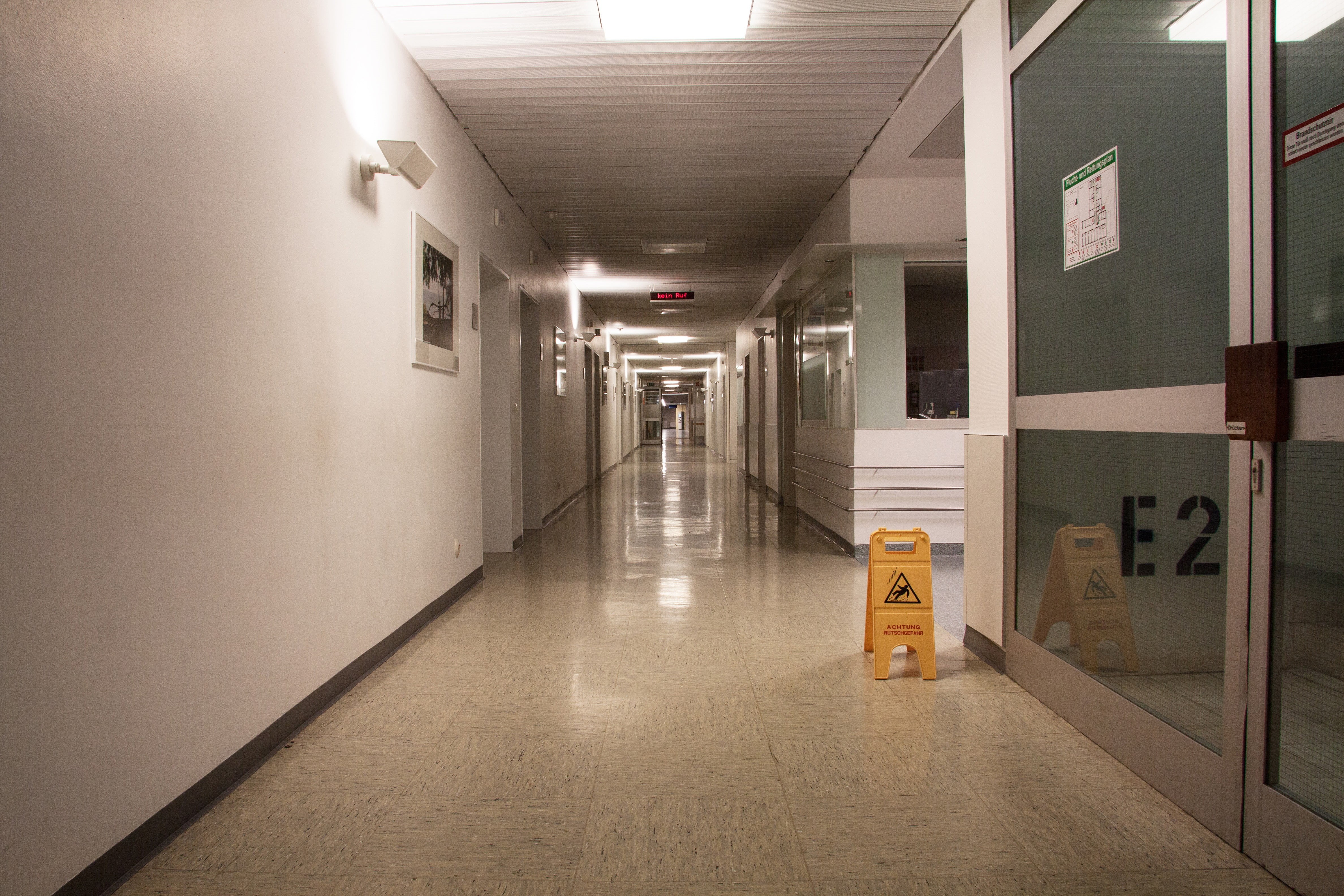 tiles, healthcare and medicine, architecture, hospital, absence, gang, e2, corridor, trist, entrance, artificial light, illuminated, building, mark, floor marking, HD Wallpaper
