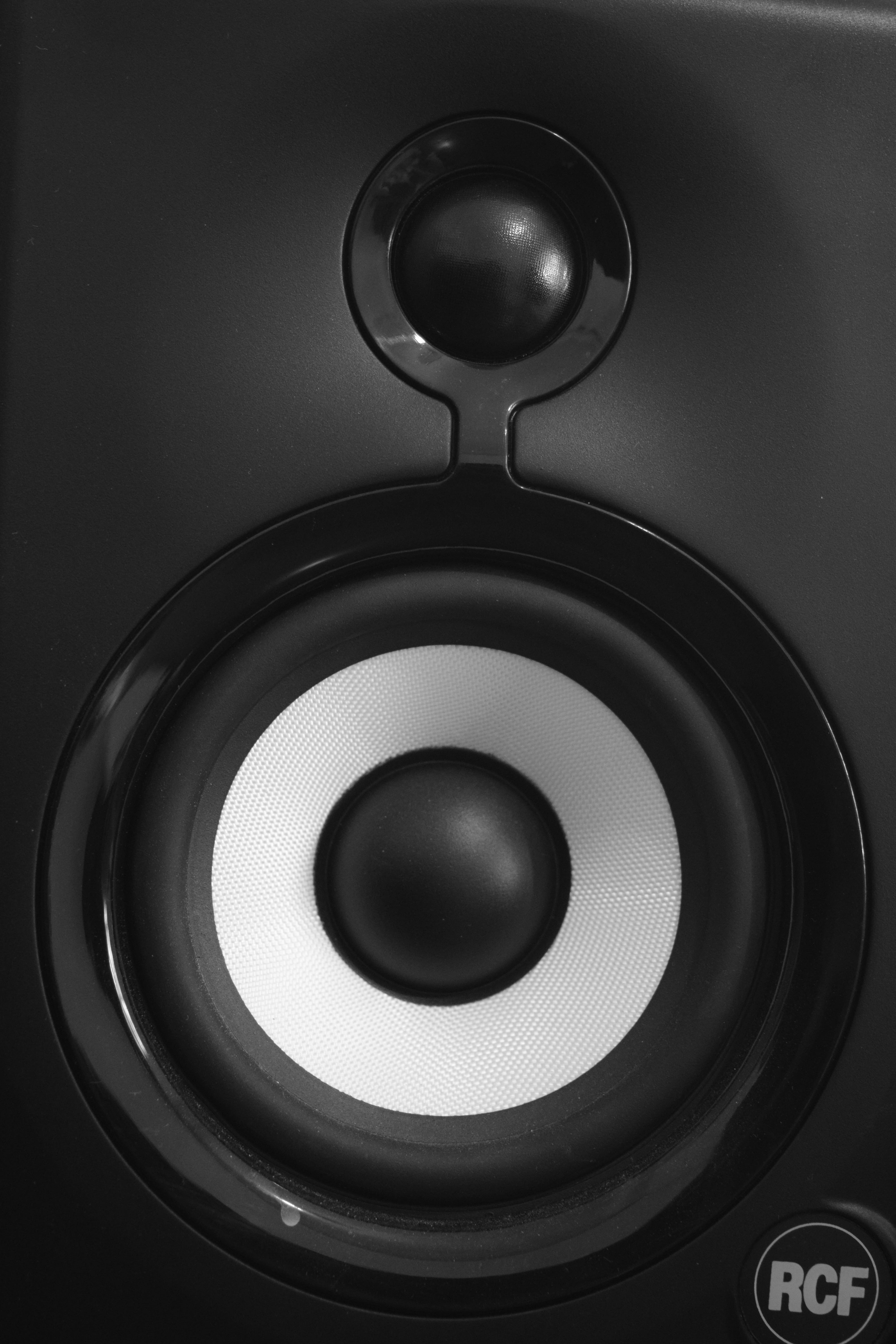 Audio, close-up, bass, design, audio Equipment, single object, arts culture and entertainment, indoors, directly above, circle, beats, 5K, music, technology, Phone HD Wallpaper