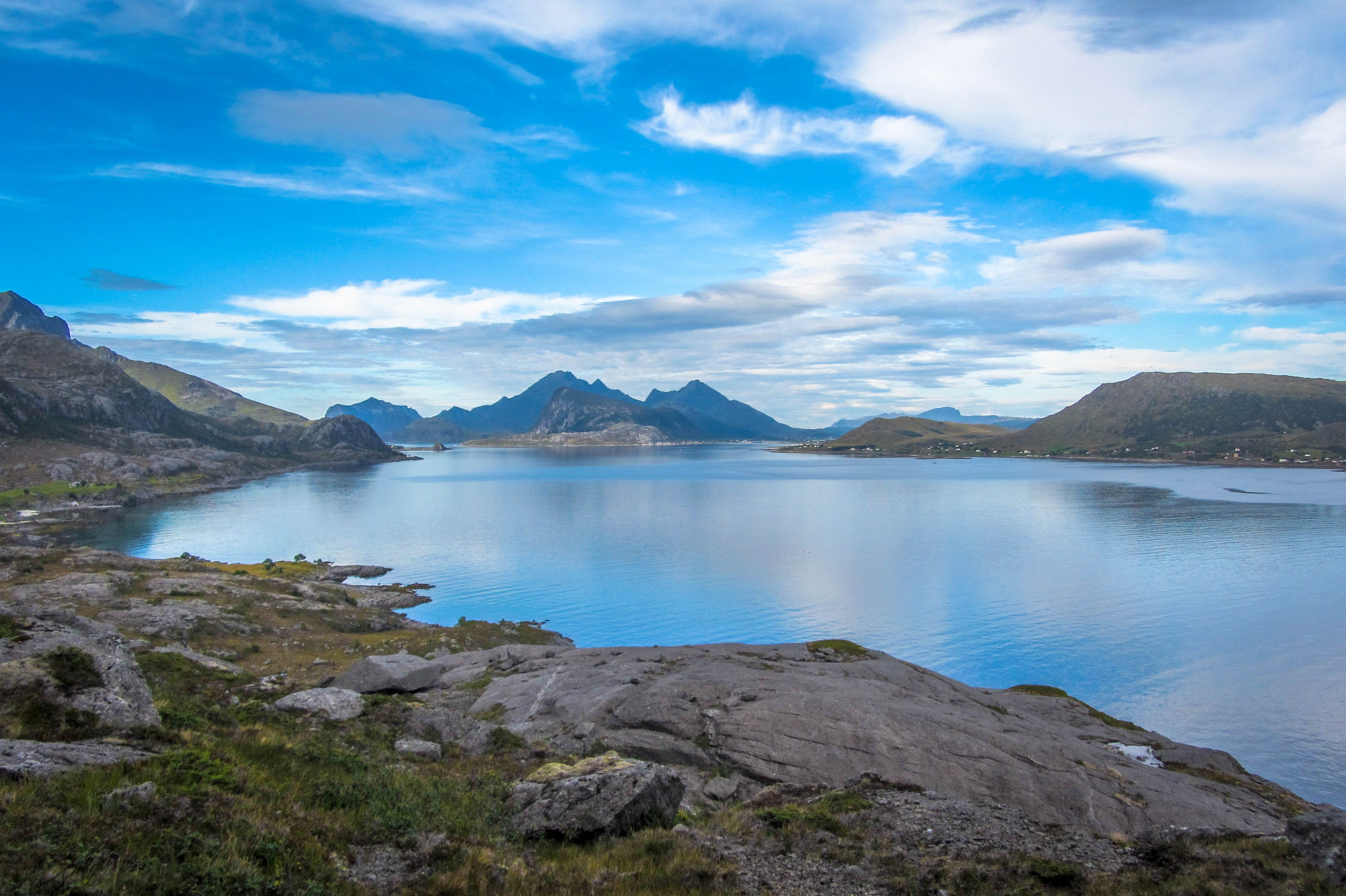 silent bay, 4K, norwegian sea, relaxation, non-urban scene, bank, rock - object, sea, day, loneliness, lake, water, holiday, beauty in nature, recovery, HD Wallpaper