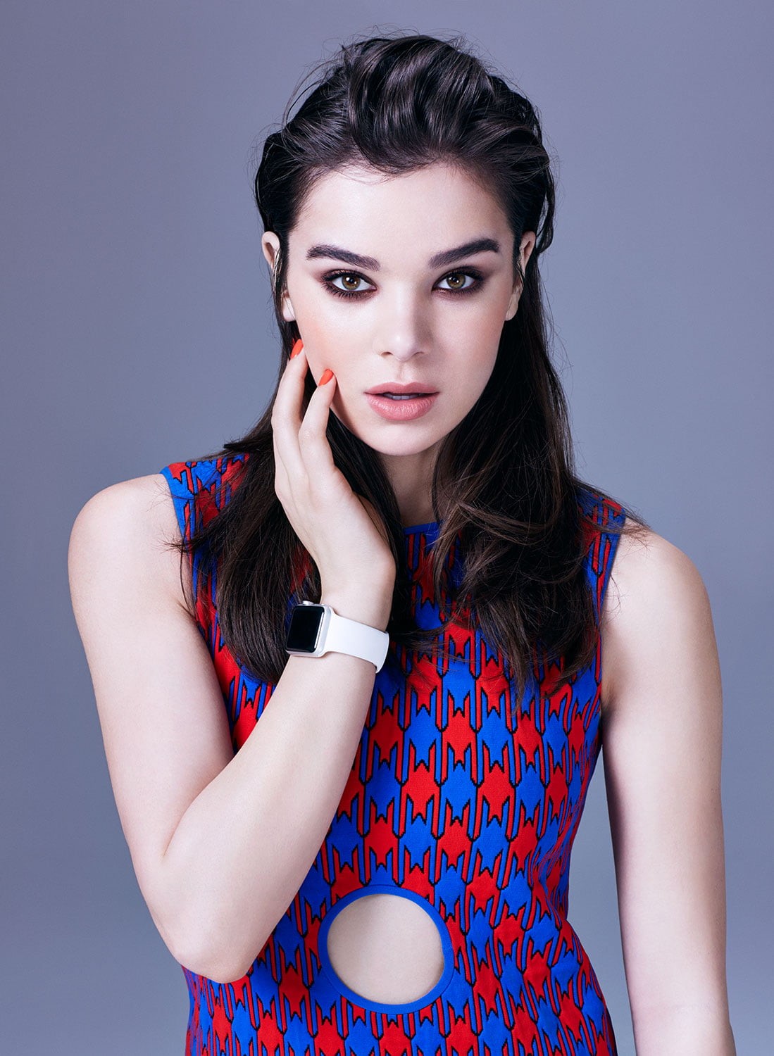 long hair, singer, actress, Hailee Steinfeld, simple background, women, brunette, 720P, Phone HD Wallpaper