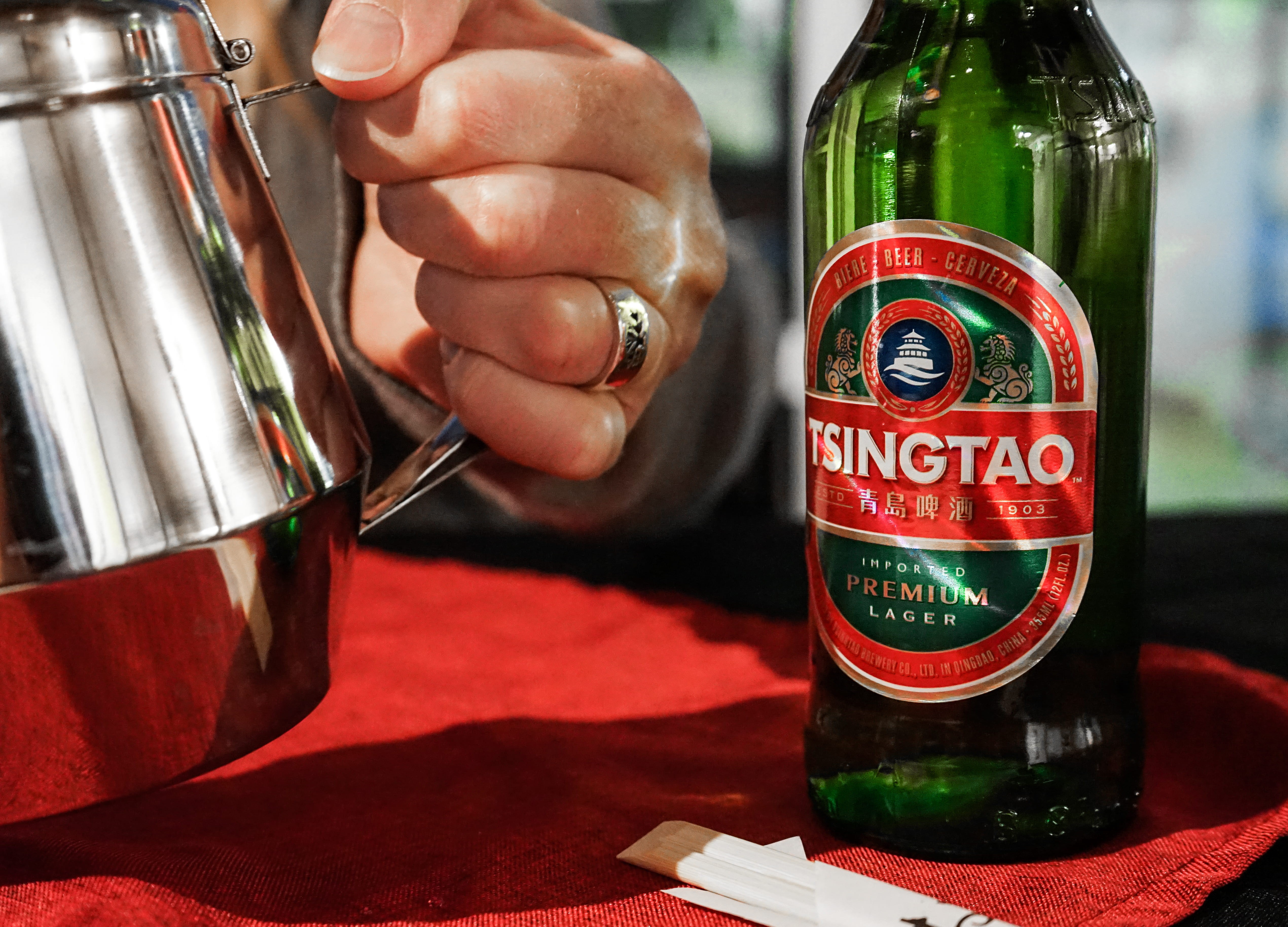 silver, 4K, person, lifestyles, tsingtao, stainless, holding, happy hour, green, indoors, hold, close-up, beer - alcohol, alcohol, steel, pitcher, beer, HD Wallpaper