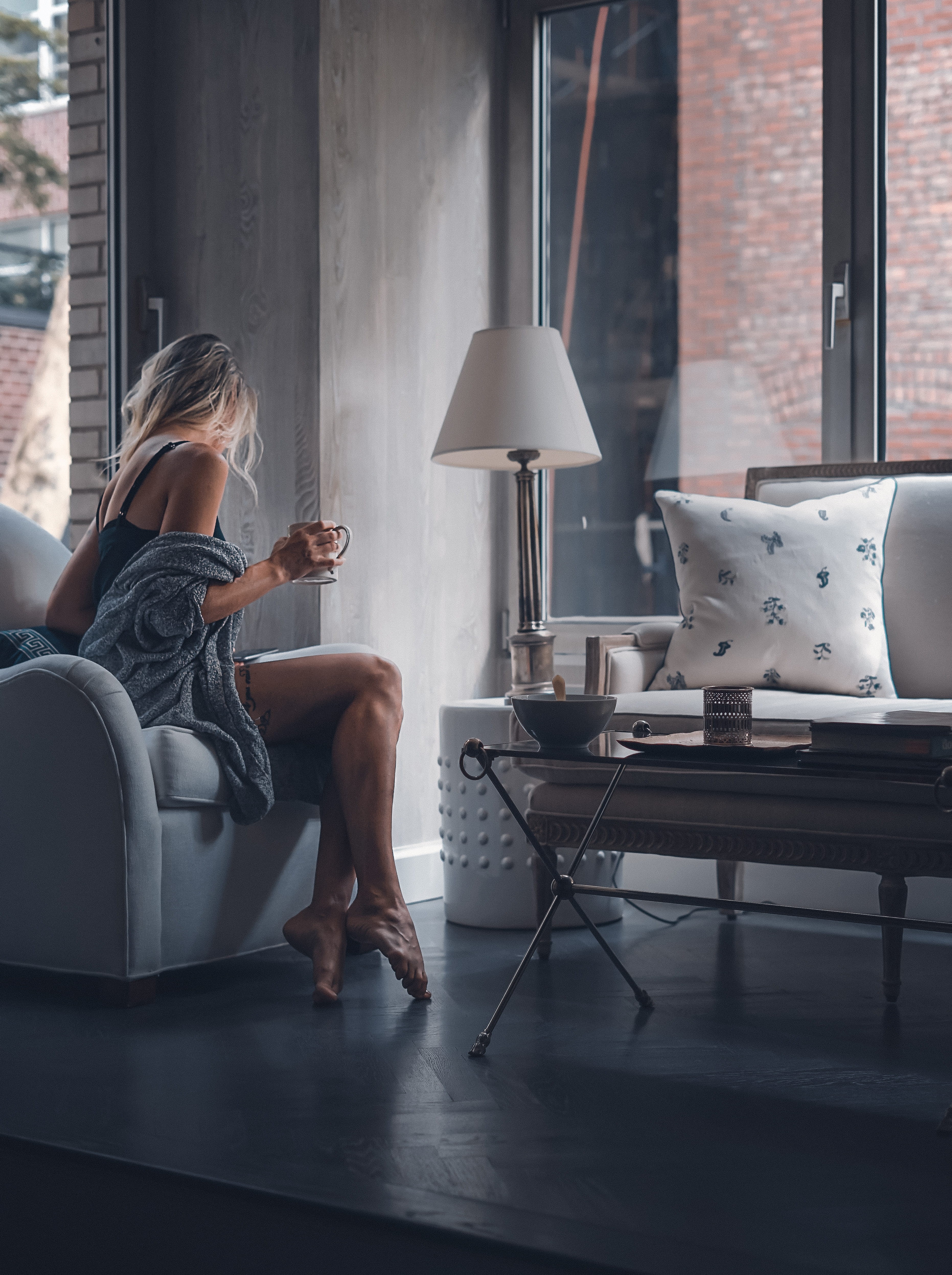 tattooed woman, new york, upper east side, full length, apartment, adult, women, coffee, chair, casual clothing, real people, tattooed, mug, woman, manhattan, Phone HD Wallpaper