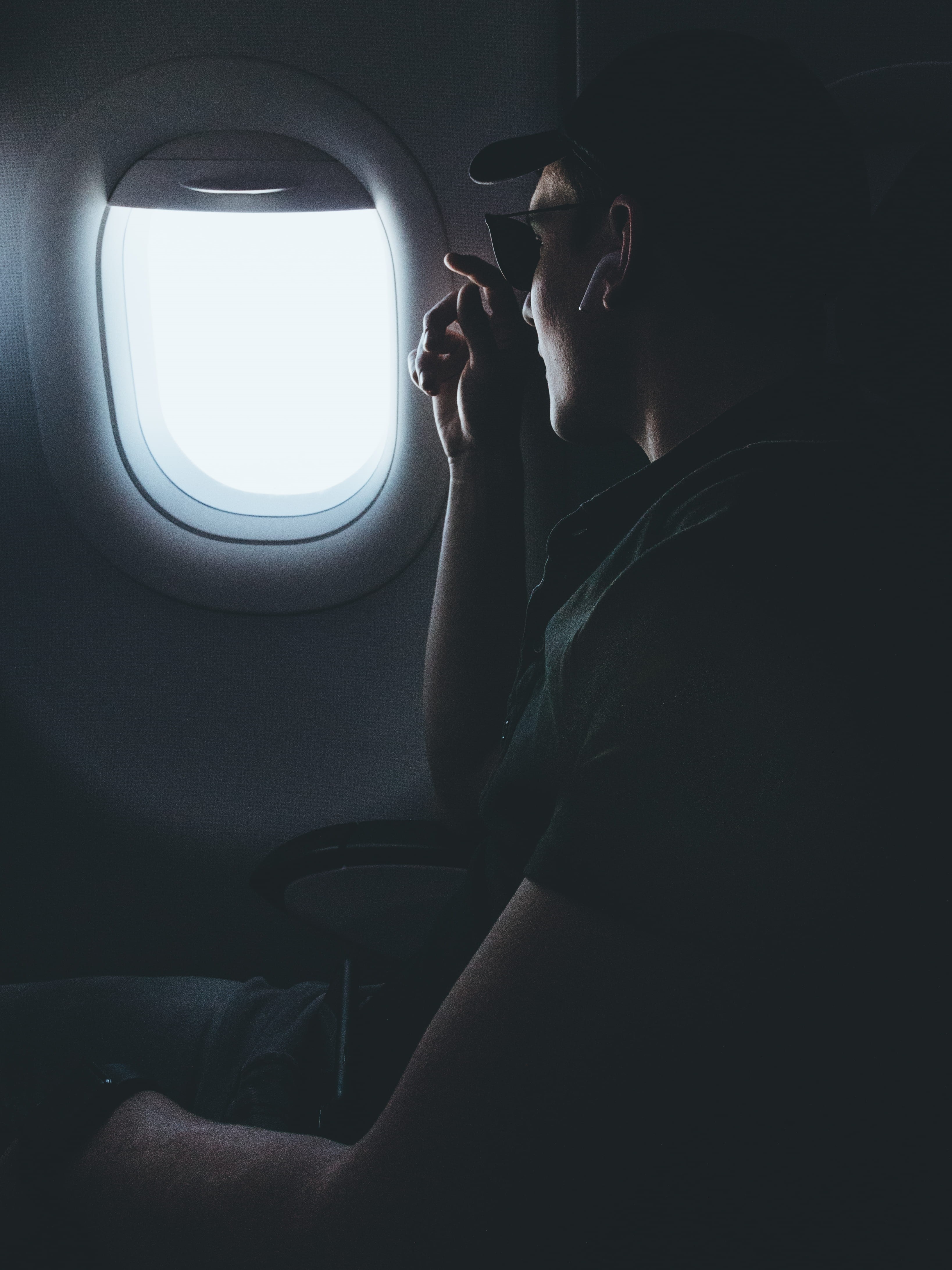 looking, 4K, plane, wearing, seat, travel, window, journey, wireless, side view, earphones, air vehicle, leisure activity, person, mode of transportation, Phone HD Wallpaper