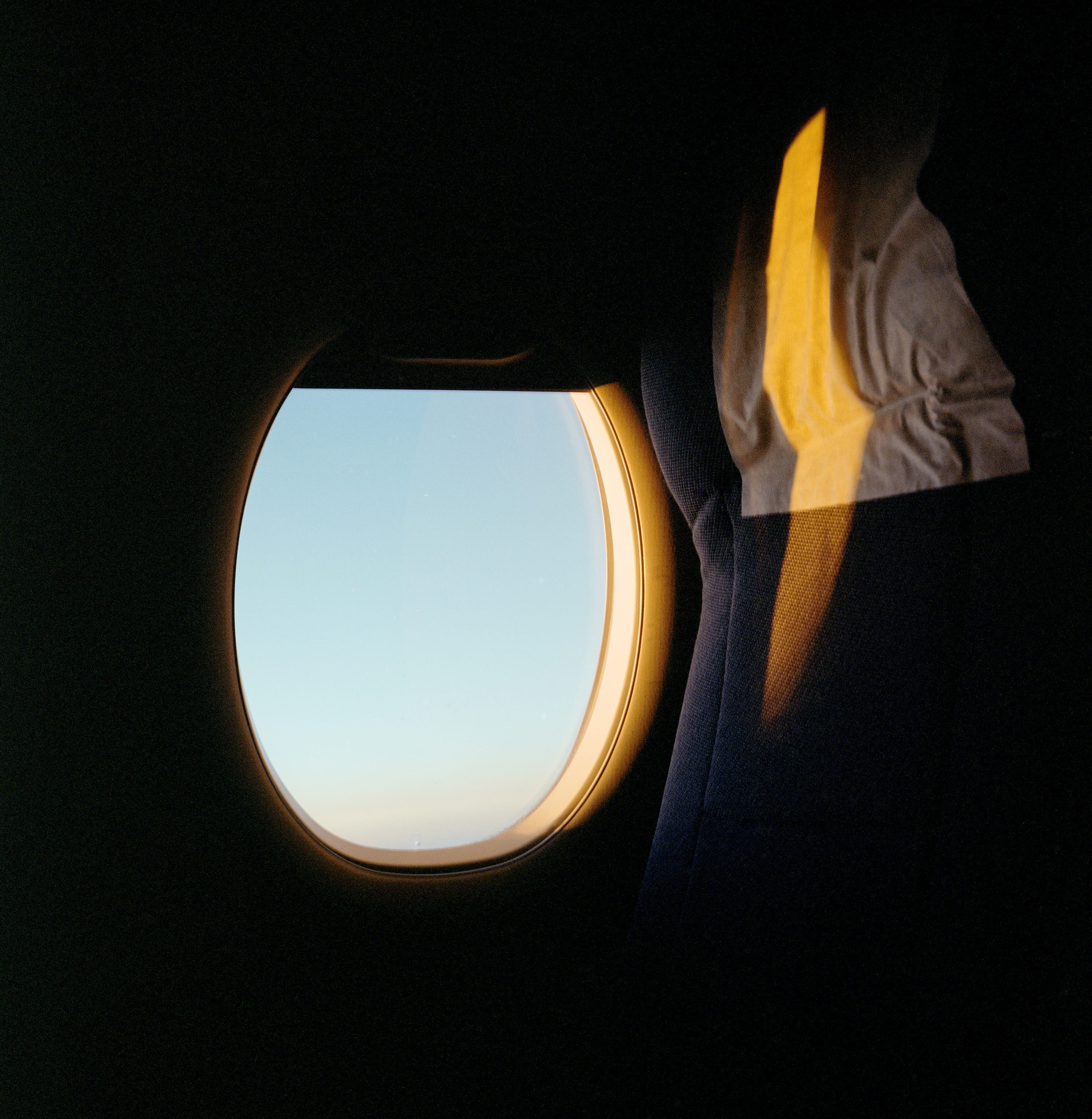 empty, seat, blue, transportation, transparent, aeroplane, looking, sunrise, mode of transportation, kodak, mid-air, window, vehicle interior, nature, airplane, Phone HD Wallpaper