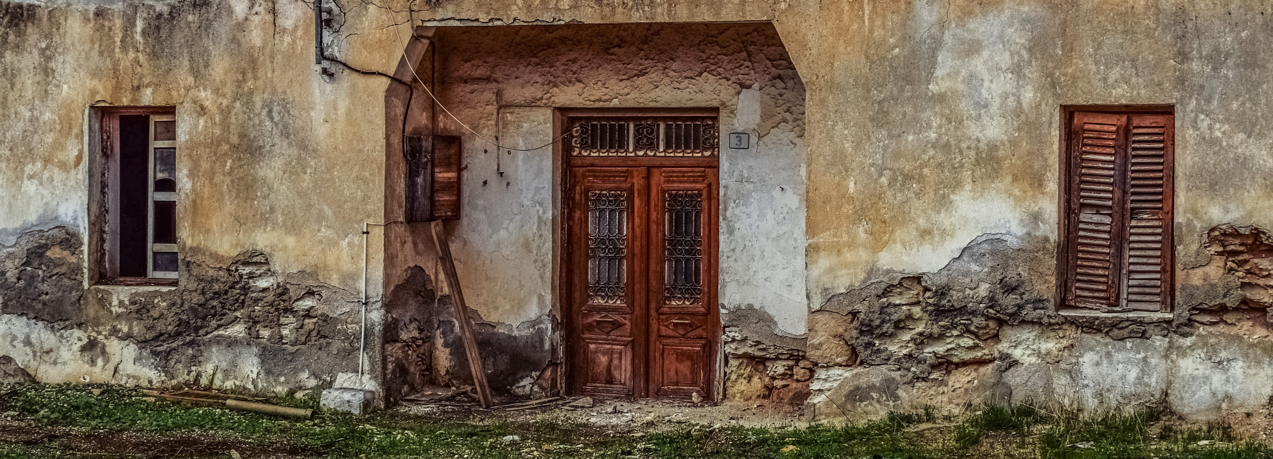 decay, front door, closed, history, window, abandoned, wall - building feature, residential district, building, grungy, weathered, no people, wood - material, HD Wallpaper