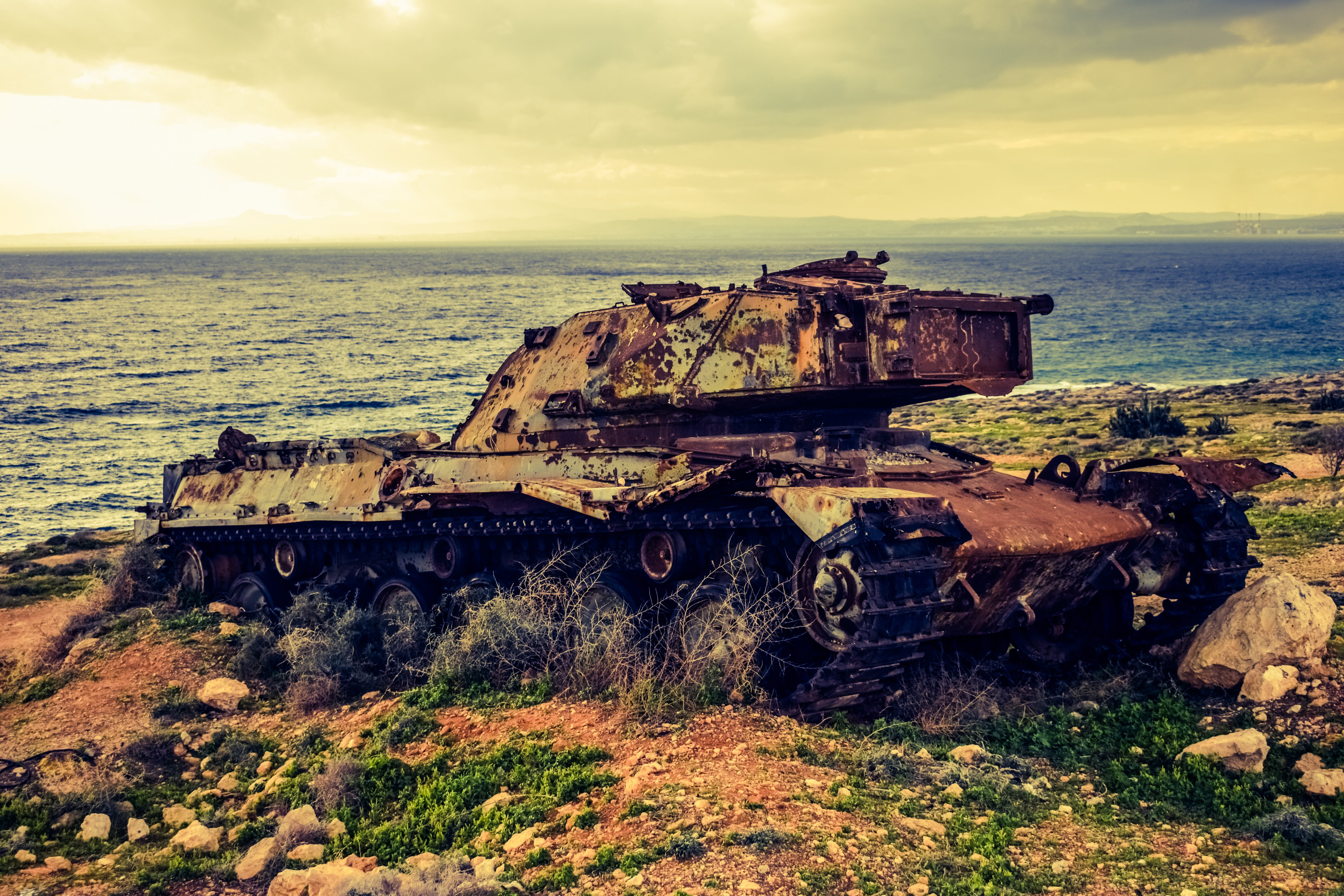 5K, cloud - sky, decay, scenics - nature, decline, land, old, cyprus, beach, outdoors, obsolete, wreck, wear and tear, battle, armored tank, ruined, sea, HD Wallpaper