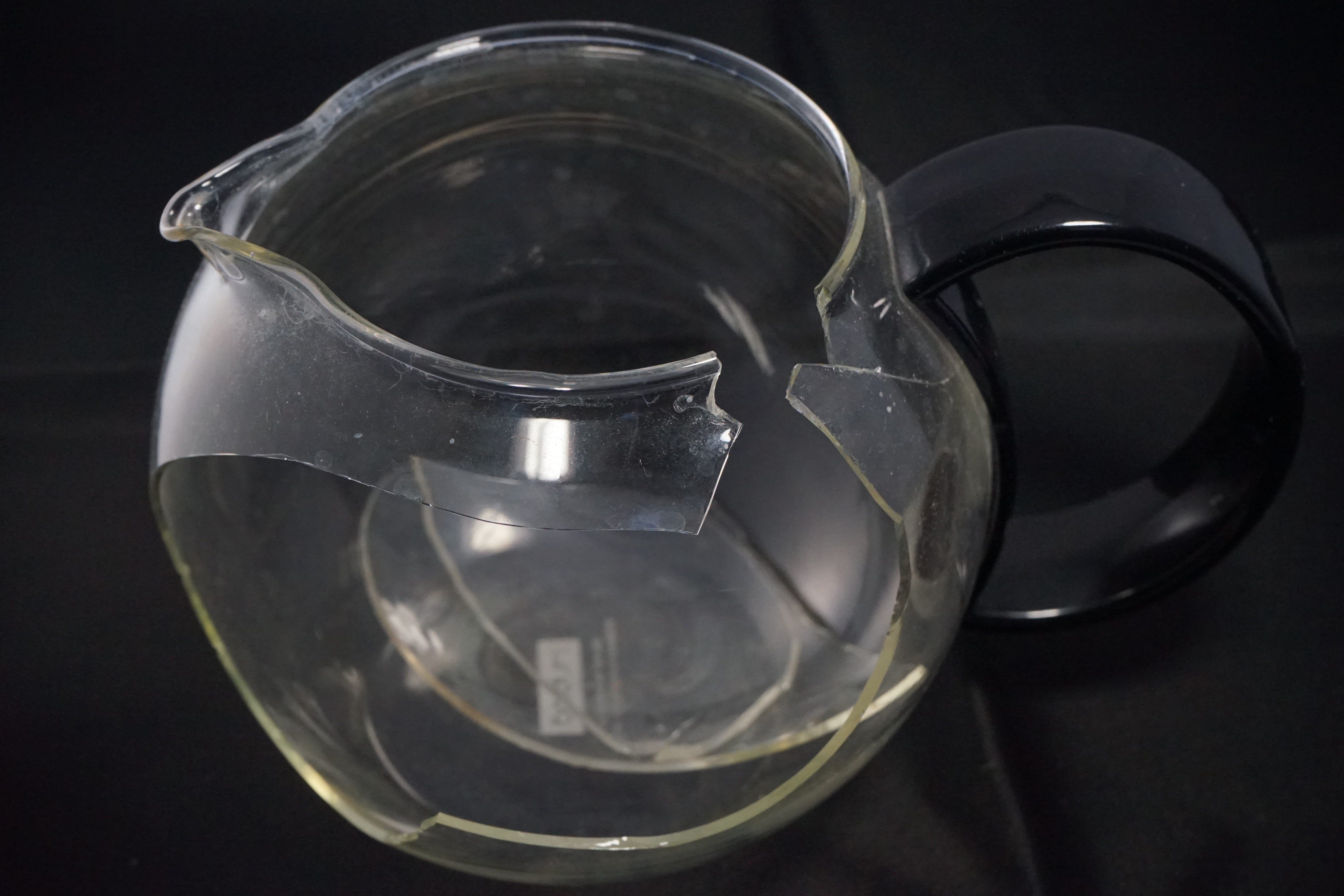 no people, glass, Pot, glass - material, refreshment, splitter, mug, fragile, Broken, 5K, drinking glass, two objects, table, studio shot, indoors, close-up, HD Wallpaper