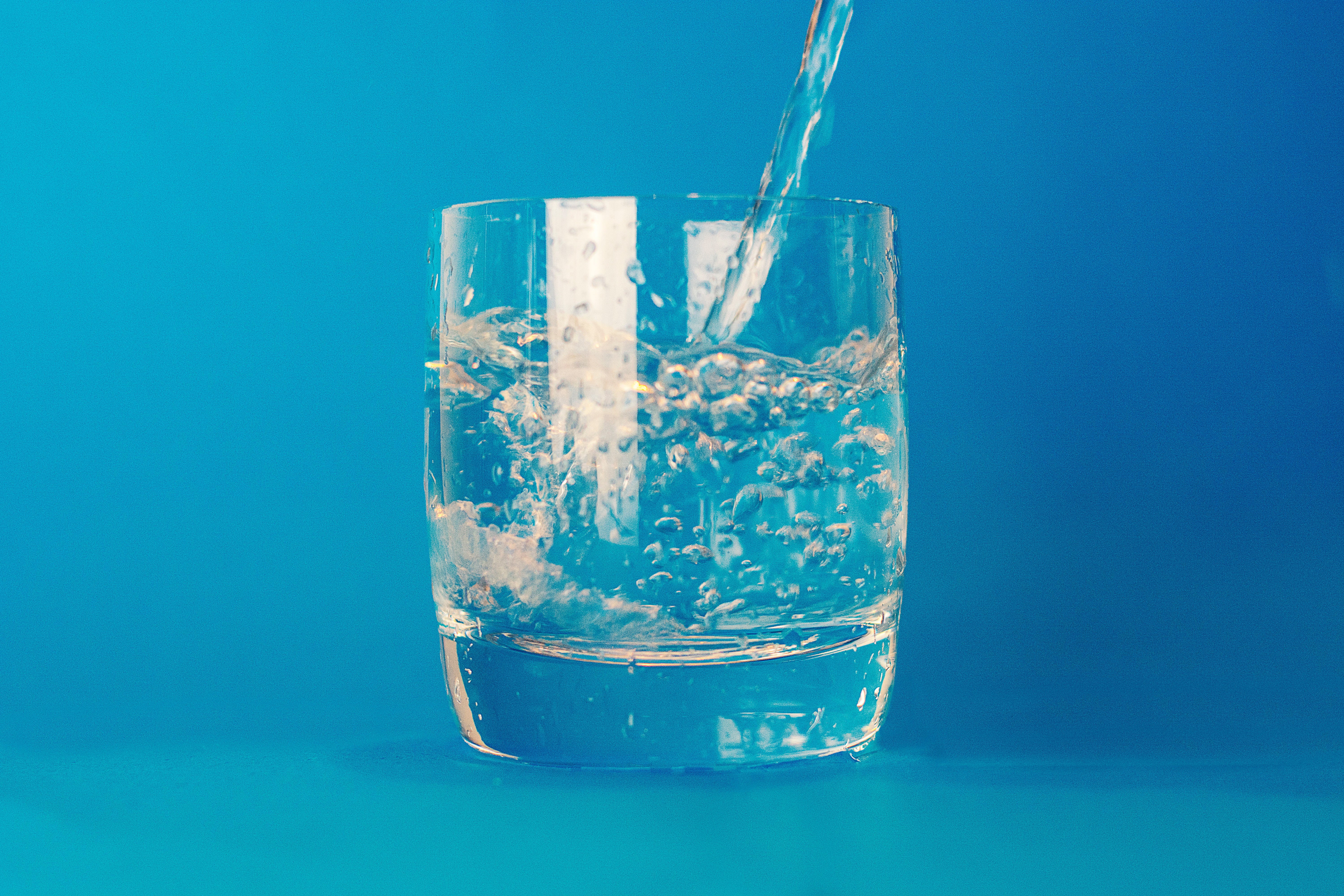 no people, cold temperature, pouring, frozen, carbonated, drinking, indoors, household equipment, colored background, liquid, 5K, clear, non-alcoholic beverage, HD Wallpaper