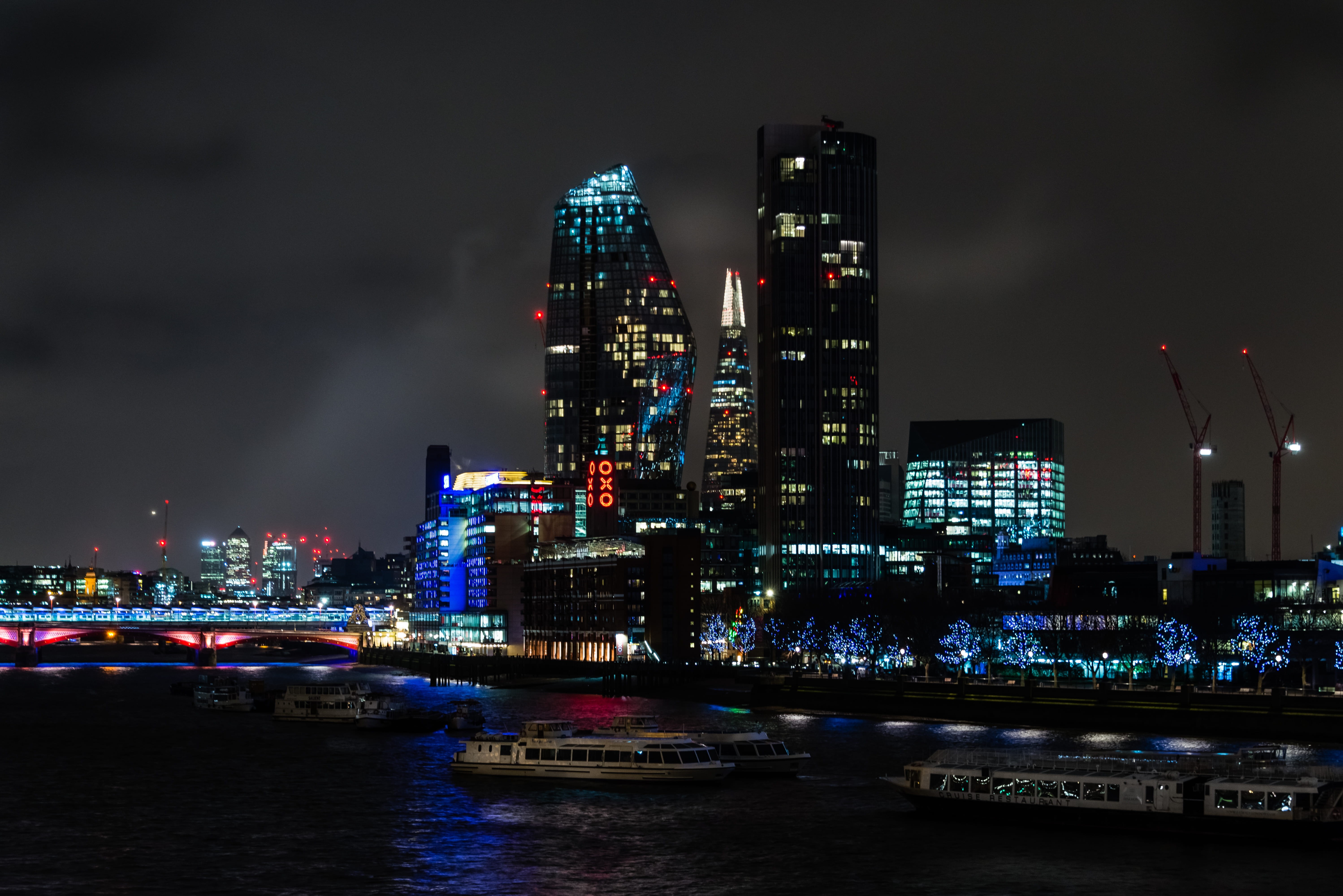 5K, london, water, building exterior, built structure, concrete, near, black, modern, illuminated, city, waterfront, night, skyscraper, financial district, HD Wallpaper