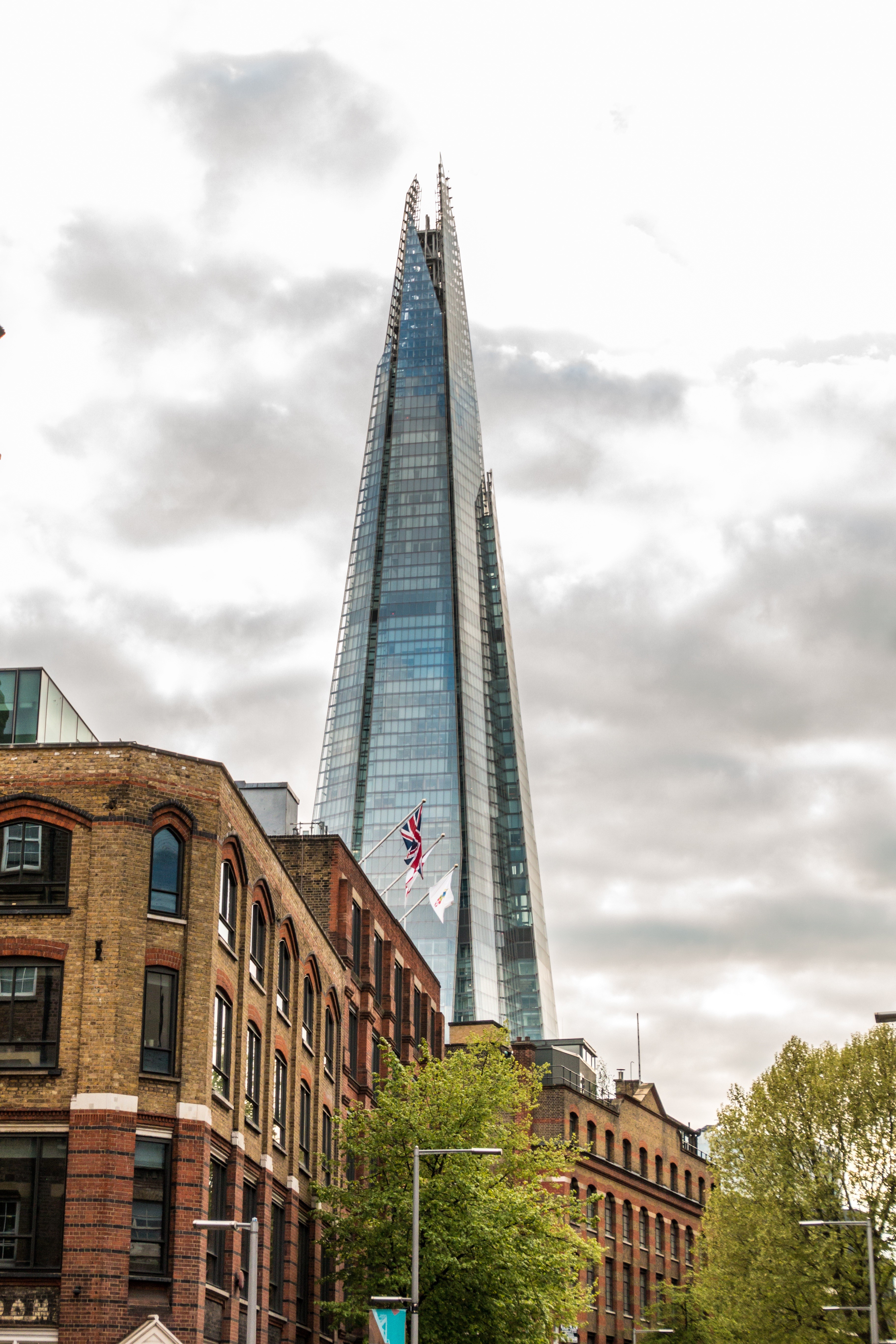 5K, attraction, tall - high, plant, office building exterior, british, outdoors, building exterior, architecture, shard, office building, sky, nature, Phone HD Wallpaper