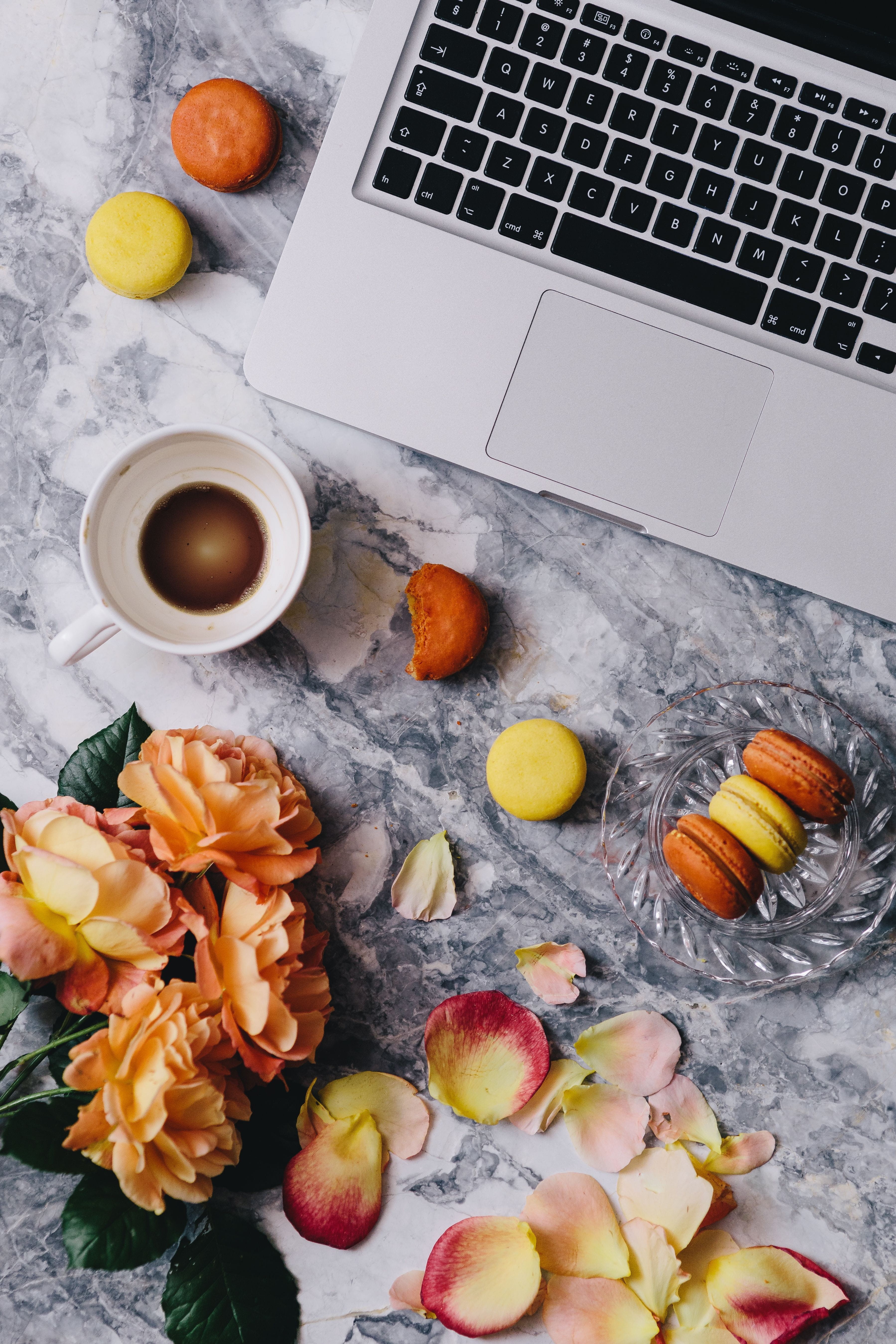 desk, overhead, cookie, marble backgound, rose petals, petals, technology, wireless technology, drink, table, slab, flat, sweet, freshness, macaron, candy, Phone HD Wallpaper