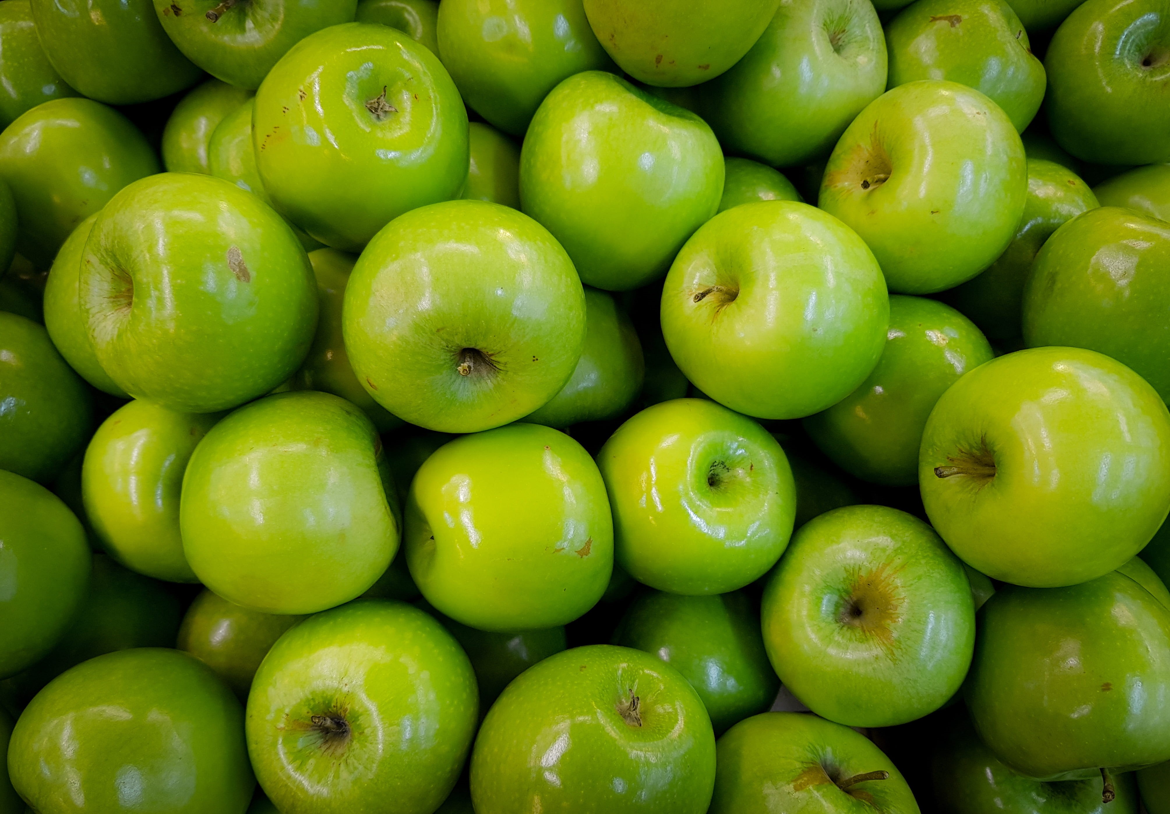 backgrounds, fresh, organic, shiny, green, apple, round out, fruits, colors, food and drink, apples, delicious, juicy, retail, lot, healthy, full frame, HD Wallpaper