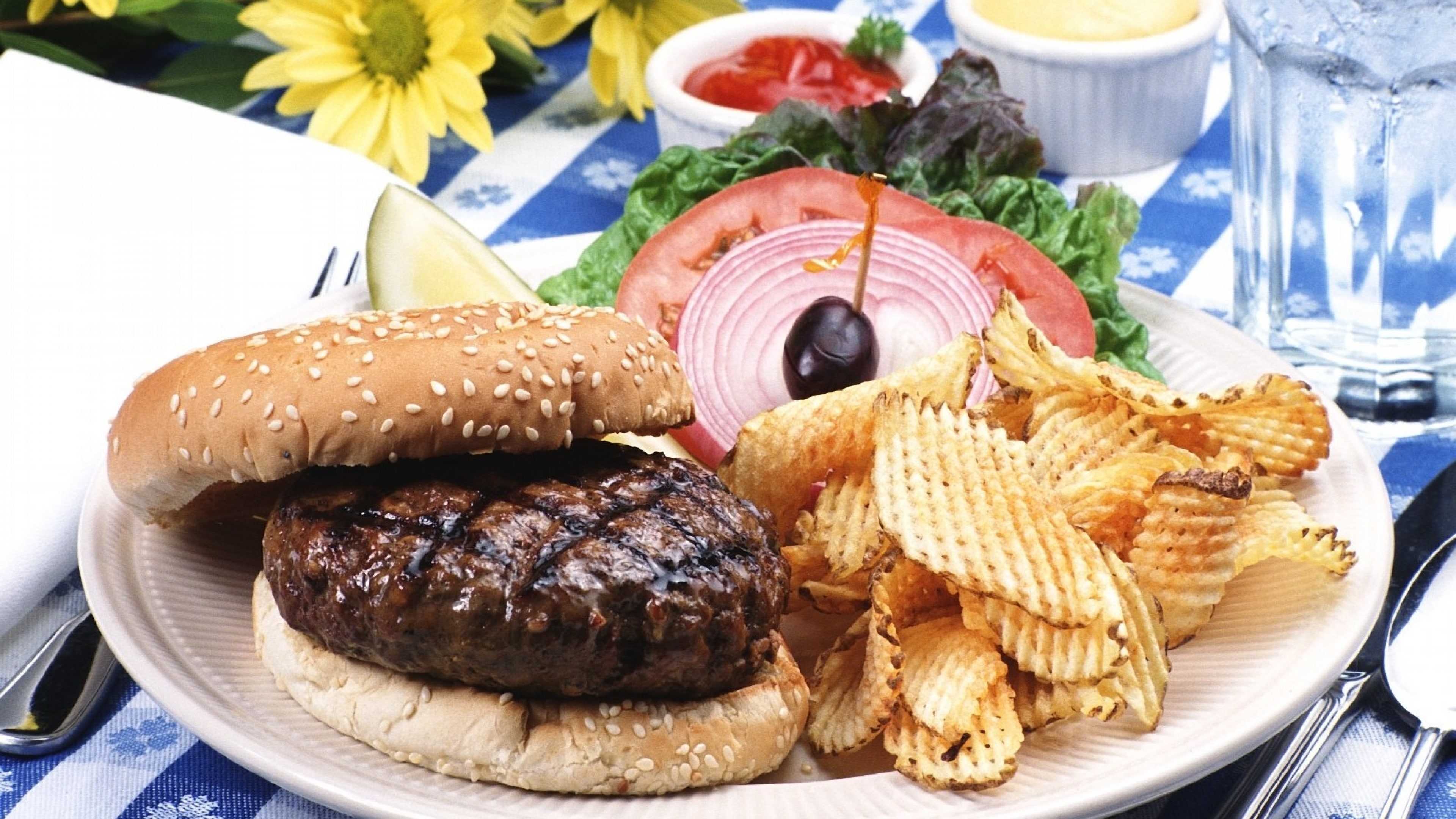 hamburger, vegetable, no people, Fries, close-up, 4K, vegetables, burgers, burger, food, meat, meal, potato, plate, table, prepared potato, french fries, HD Wallpaper