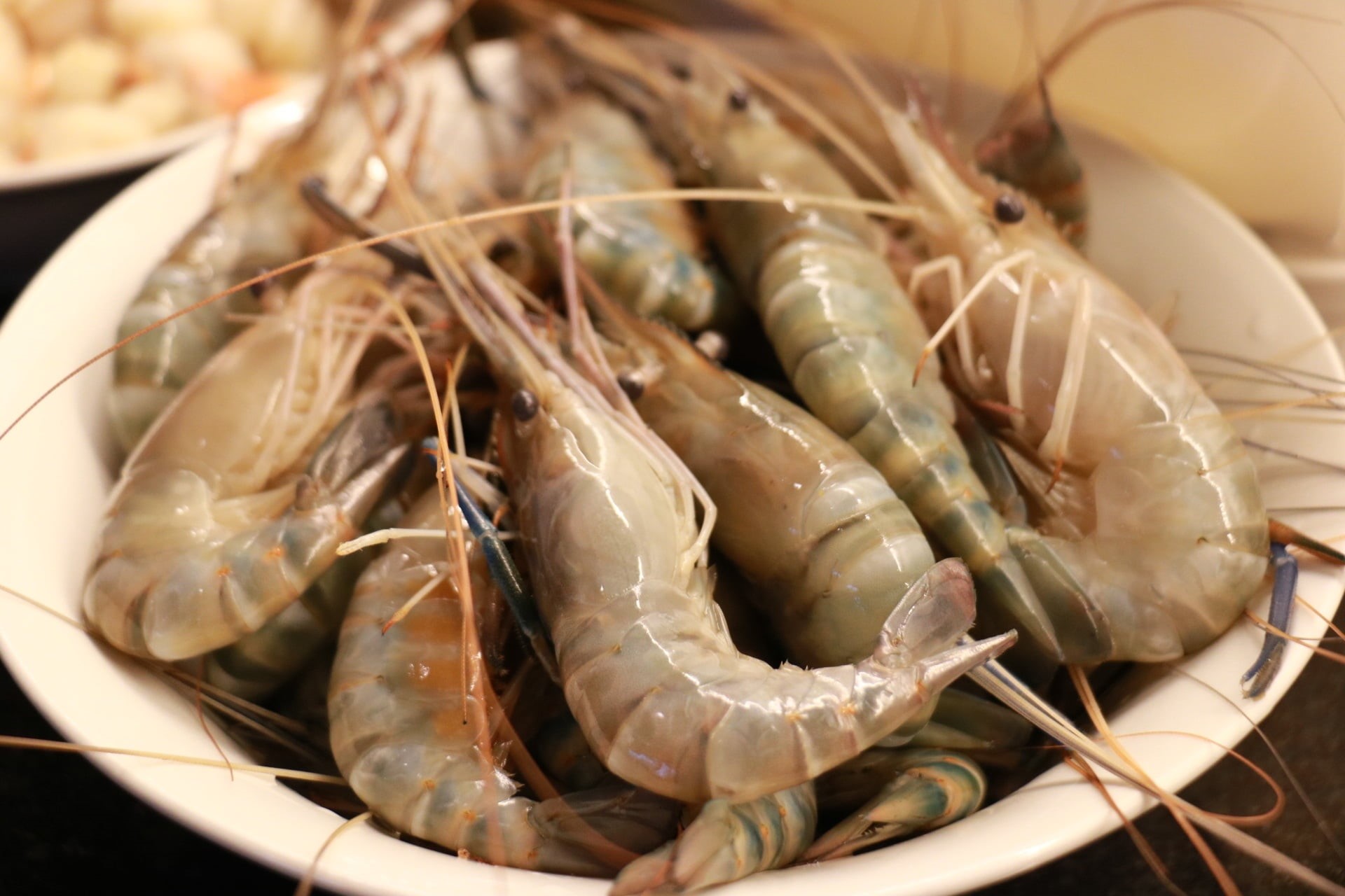 focus on foreground, day, food and drink, healthy eating, close-up, still life, raw, prawn, 1080P, no people, market, wellbeing, crustacean, high angle view, HD Wallpaper