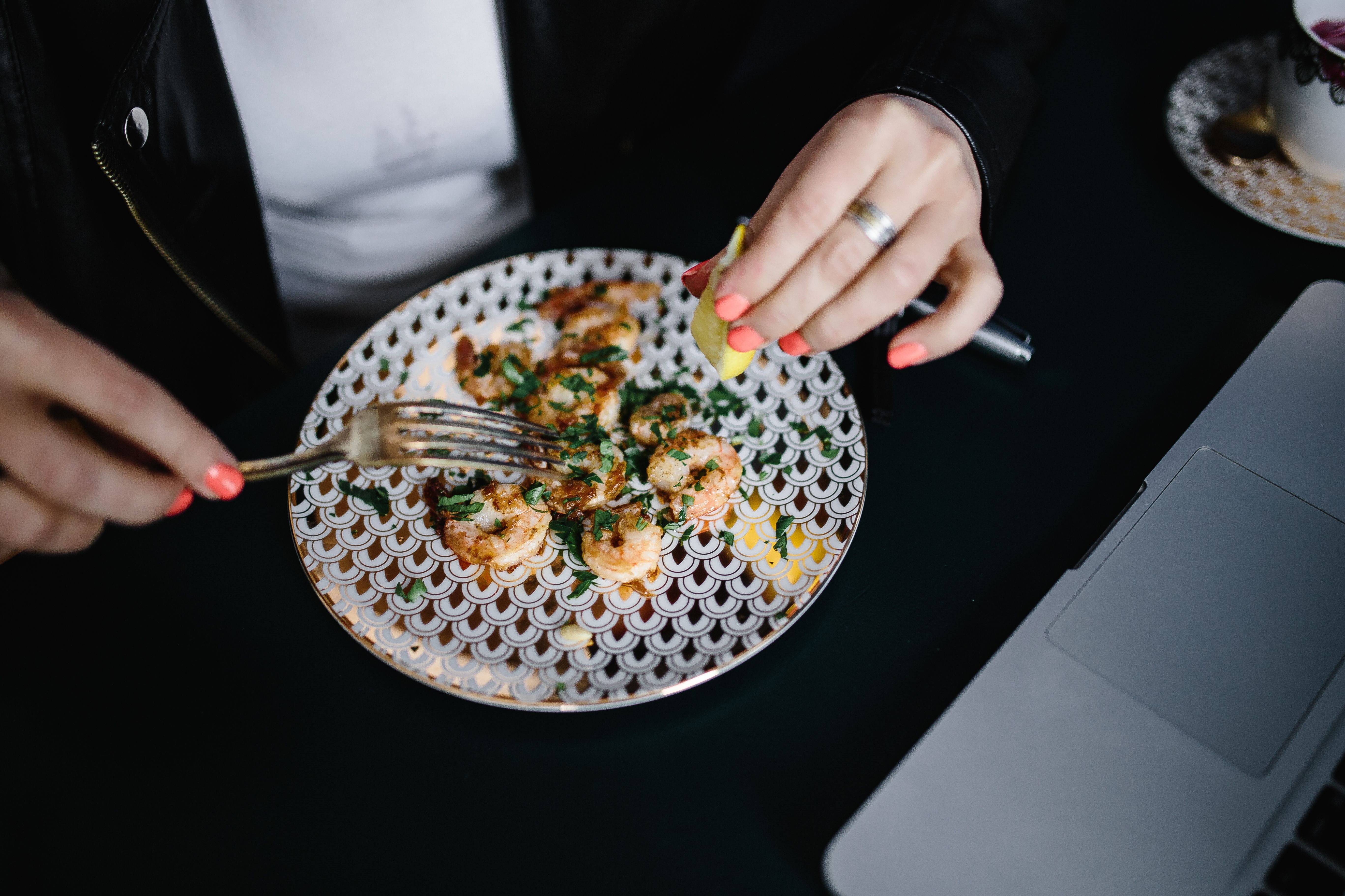 eating, seafood, eating utensil, freshness, 5K, healthy eating, holding, shrimp, healthy, kitchen utensil, indoors, one person, food and drink, wellbeing, HD Wallpaper