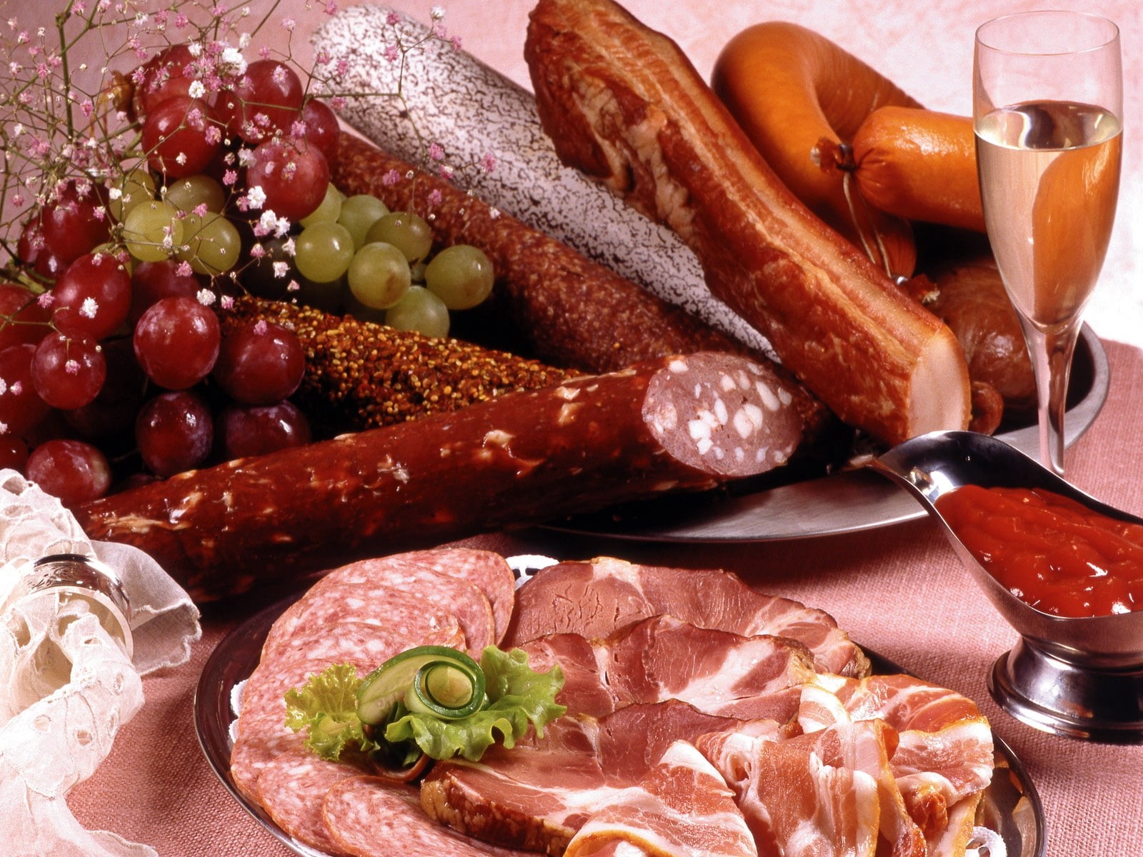 raw Food, wood - Material, ingredient, meat, healthy eating, processed meat, meal, ham, no people, spice, sliced, delicatessen, high angle view, sausage, HD Wallpaper