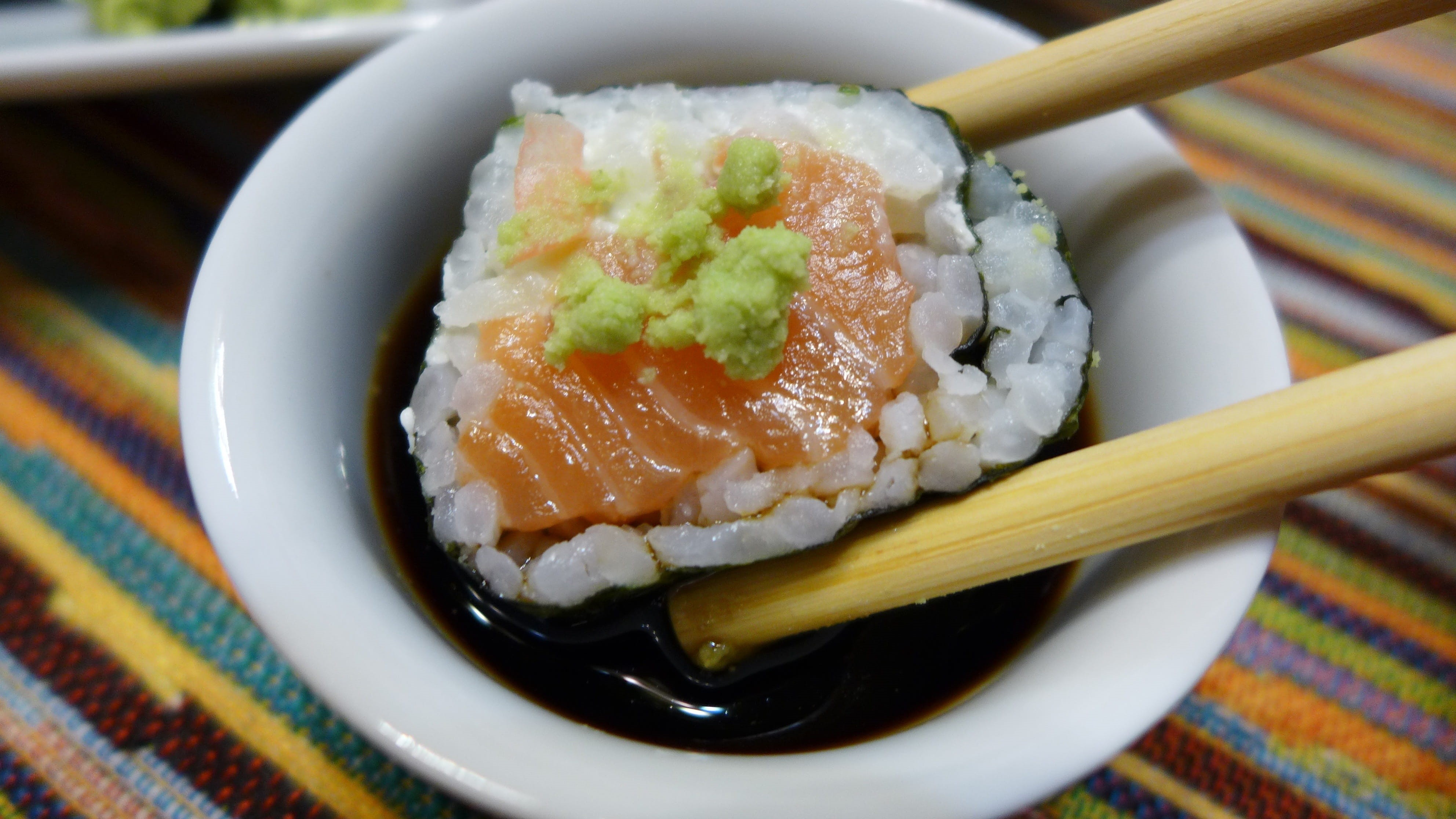 savory sauce, rice - food staple, plate, food and drink, seafood, 4K, indoors, japanese, chopsticks, rice, meal, no people, freshness, bowl, fish, crockery, HD Wallpaper