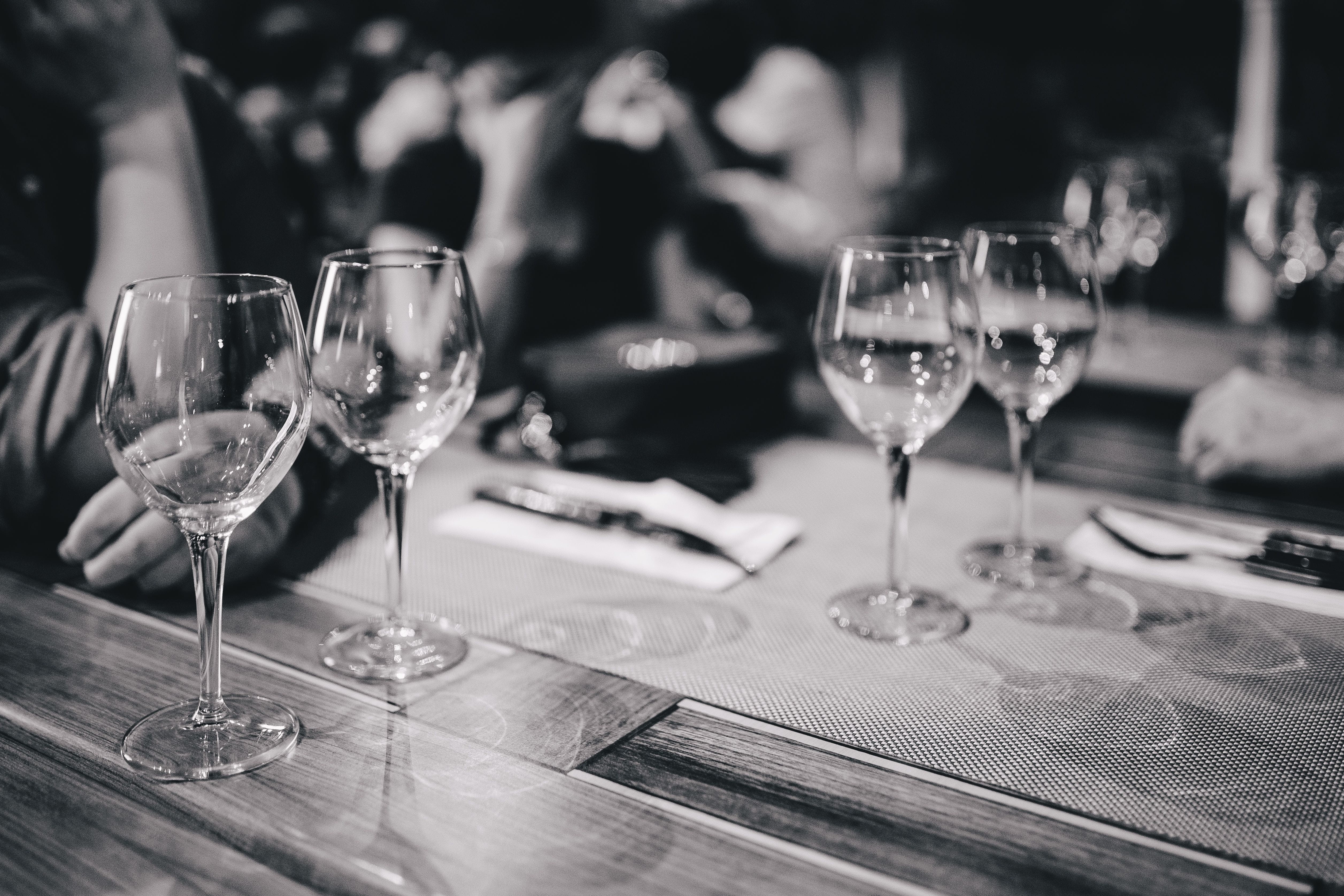 drink, drinking Glass, party, glasses, service, evening, household equipment, close, food, event, tablecloth, tableware, napkin, celebration, incidental people, HD Wallpaper