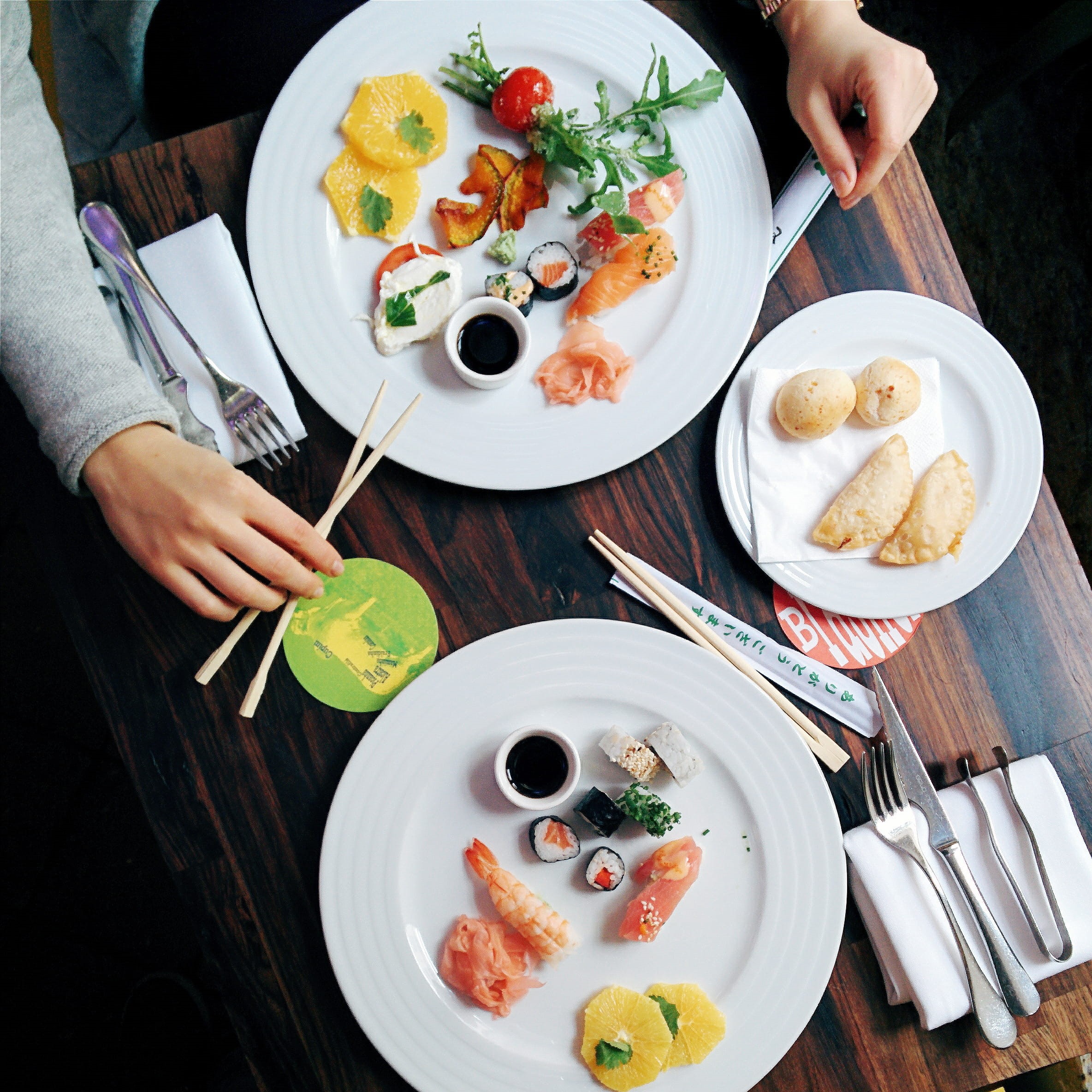 1080P, lunch, healthy Eating, colorful, vegetable, hand, table knife, restaurant, holding, close-up, kitchen utensil, cup, Perfect, human hand, eating, Phone HD Wallpaper