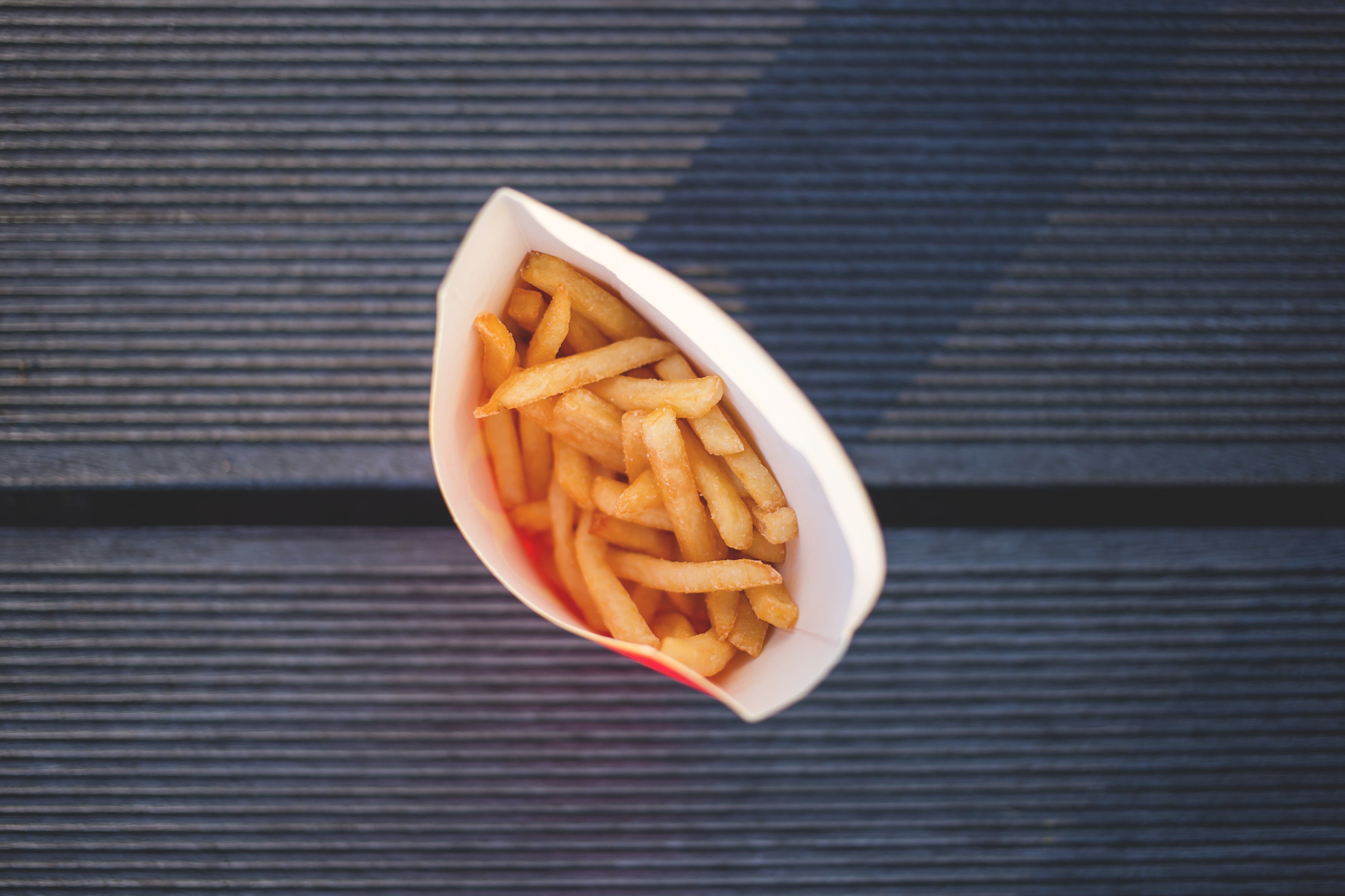fries, pattern, white, day, pack, fried, 5K, temptation, table, wood, deep fried, still life, bowl, directly above, indulgence, food, no people, top view, HD Wallpaper