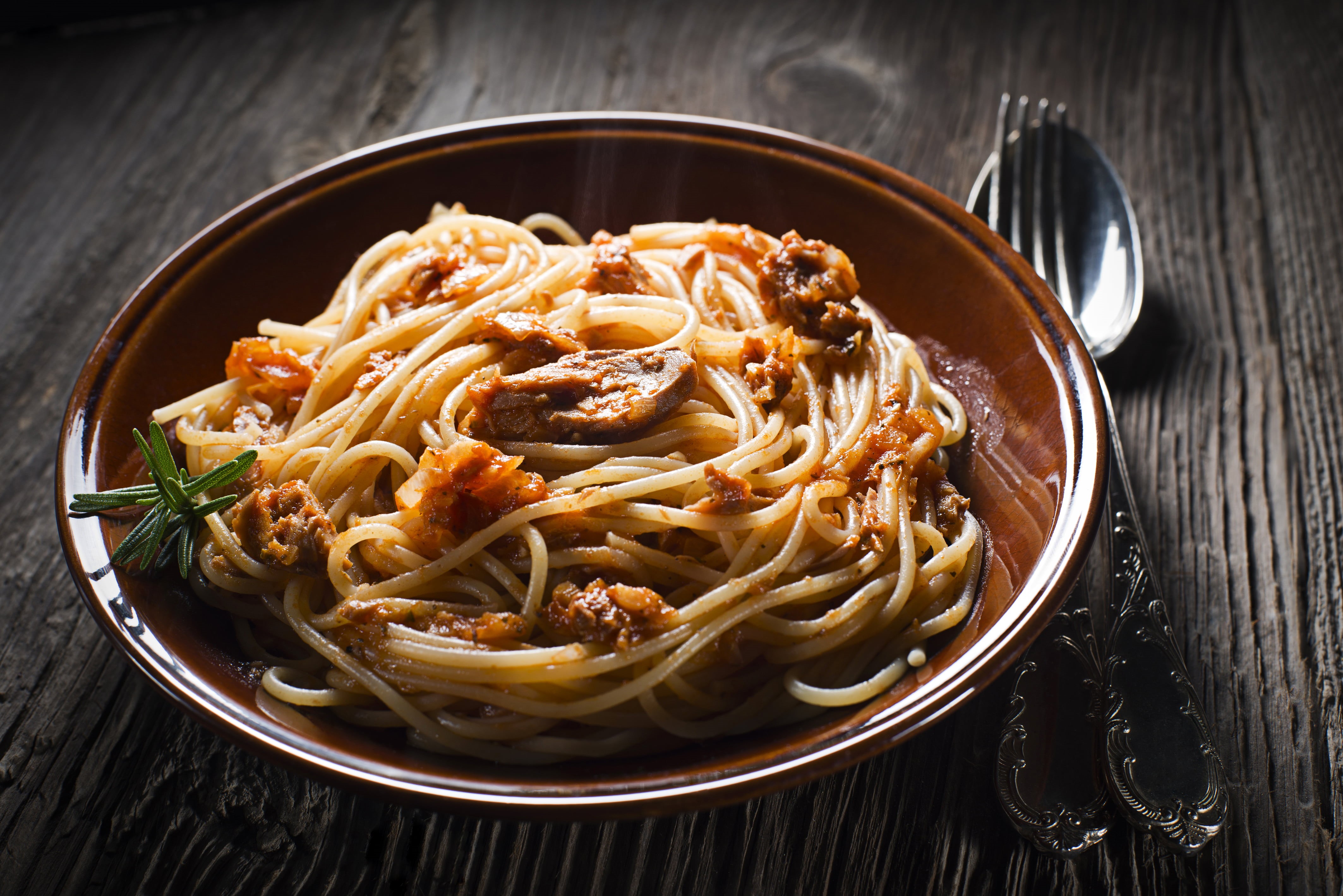 still life, crockery, high angle view, sauce, Plate, meal, fork, no people, eating utensil, 4K, dinner, indoors, spaghetti, Pasta, freshness, herb, italian food, HD Wallpaper