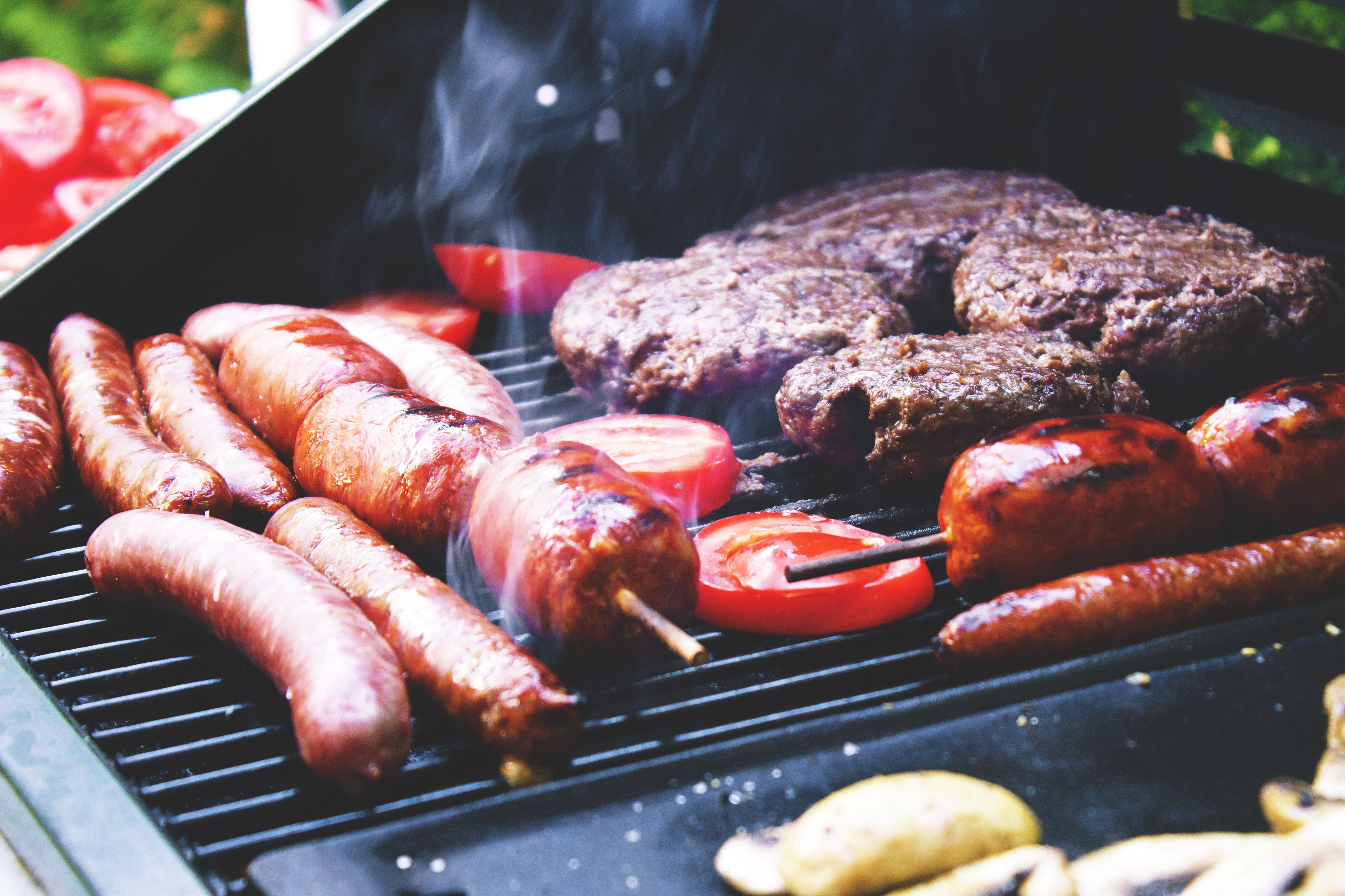 focus on foreground, coal, healthy eating, Sausages, grilled, barbeque, temptation, summer, 4K, BBQ, still life, beef, food, snack, day, freshness, outdoors, HD Wallpaper