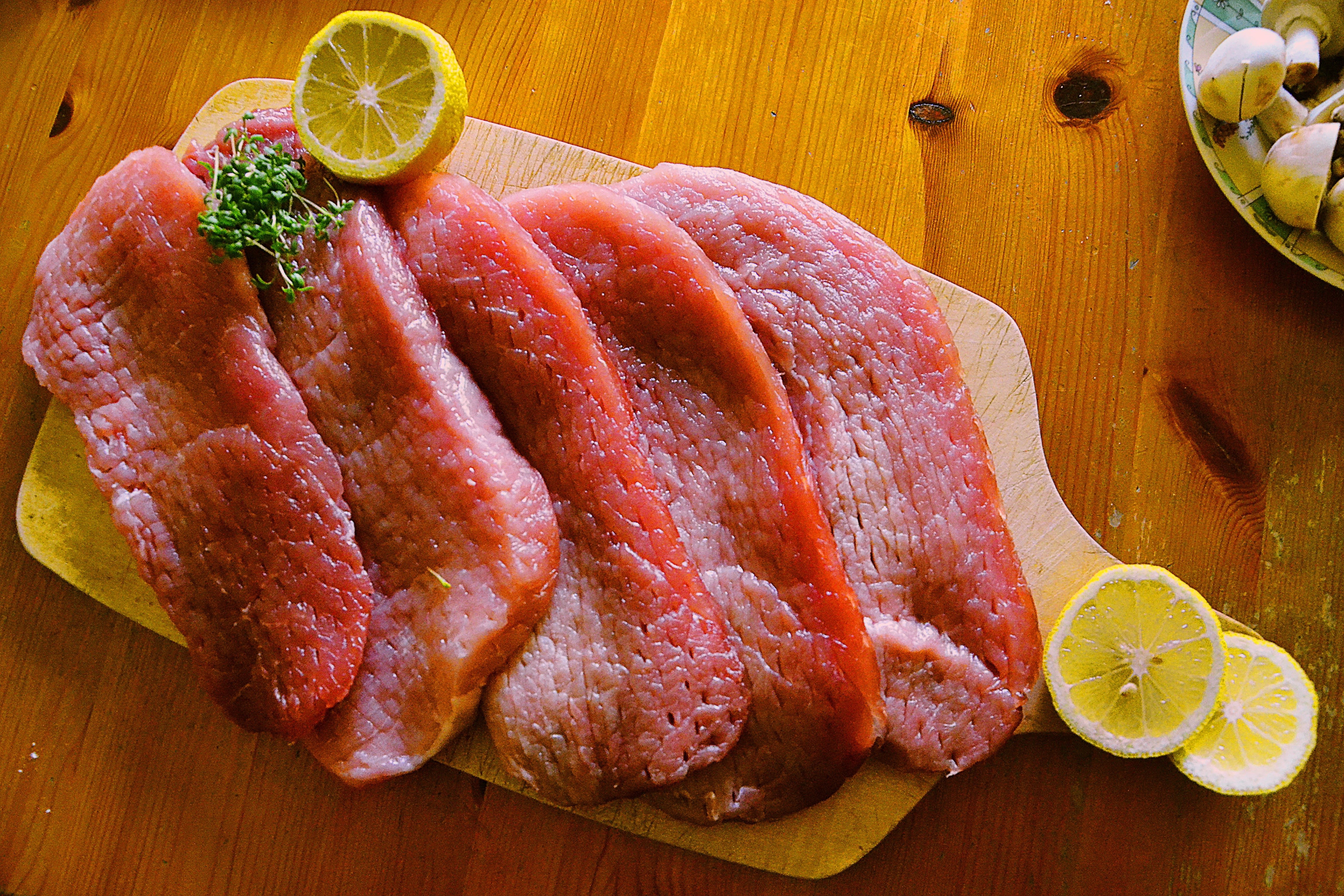 freshness, meat cutting, red, food, meal, lemon, nutrition, serving size, steak, wood - Material, marinated, food and drink, medium, fruit, power, wellbeing, HD Wallpaper