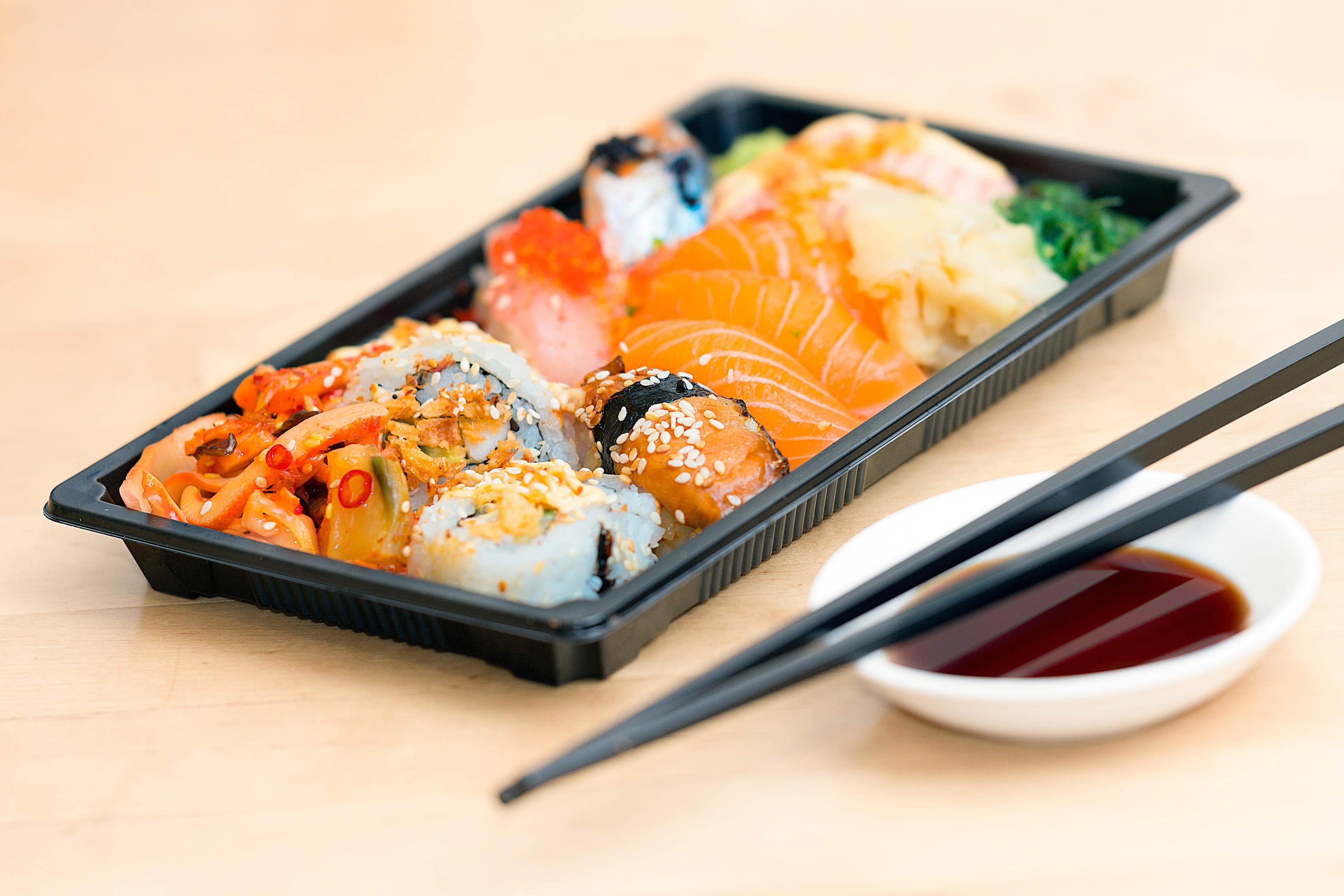 seafood, east Asian Culture, 2K, ready-to-eat, gourmet, rice, japanese Culture, chopsticks, maki Sushi, freshness, sushi, dinner, japanese Cuisine, shot, HD Wallpaper