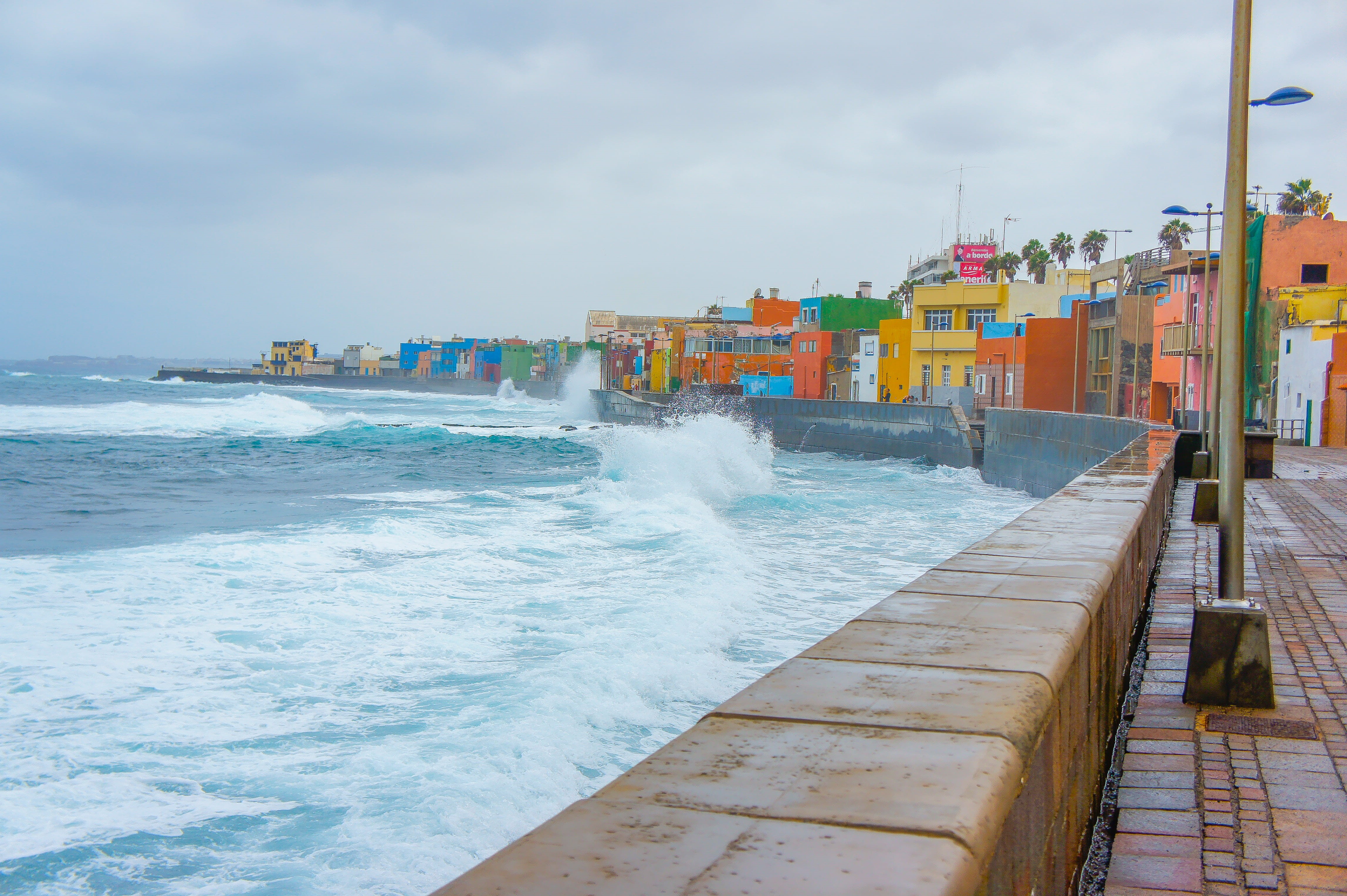 blu, wave, red, colourful, town, 4K, cloud - sky, flowing water, storm, day, sea, nature, vawes, beauty in nature, green, spain, building, building exterior, HD Wallpaper