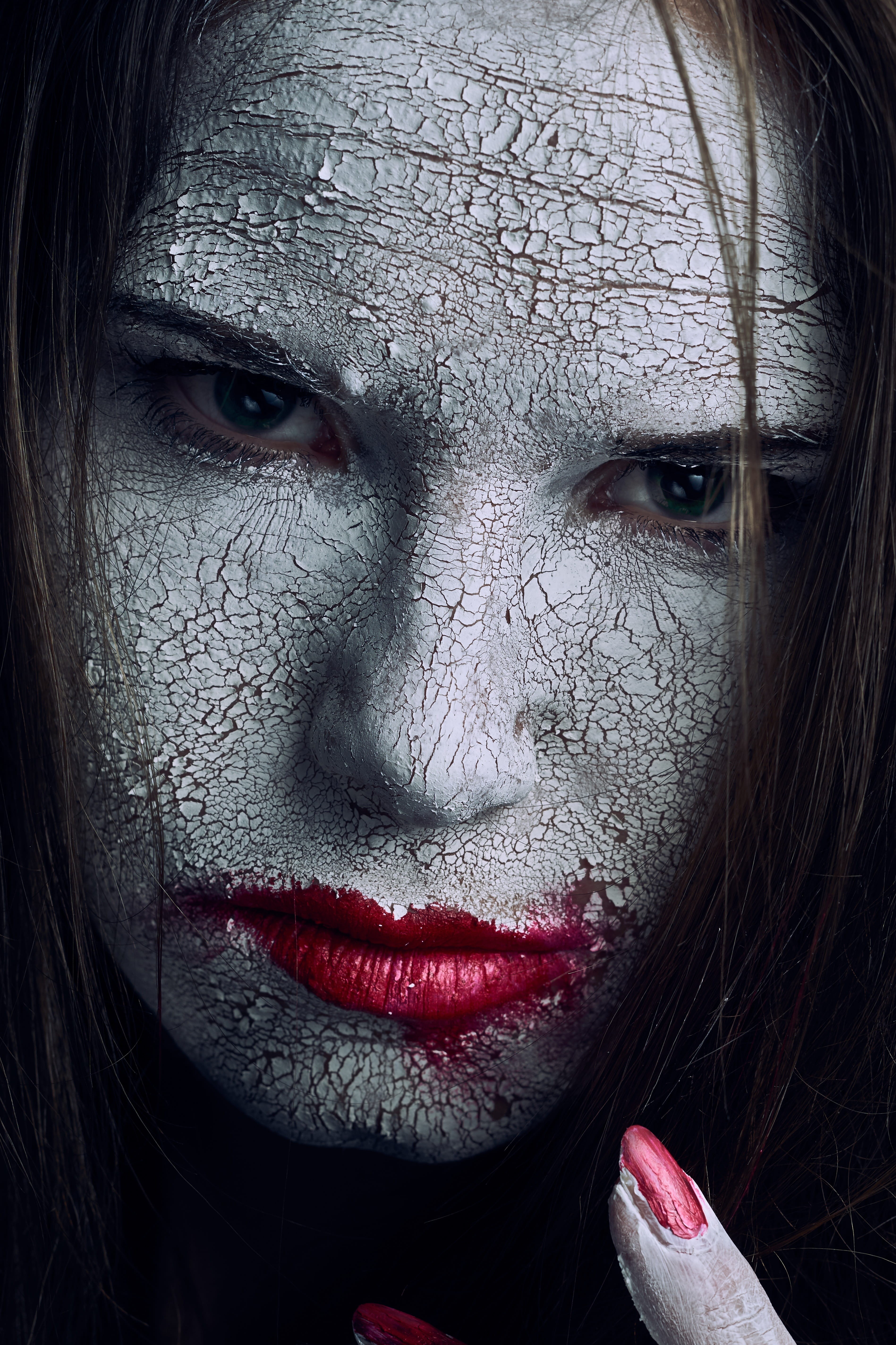 headshot, close-up, woman, young adult, 5K, creepy, body part, the witch, human body part, make-up, one person, blood, intensive, front view, halloween, Phone HD Wallpaper