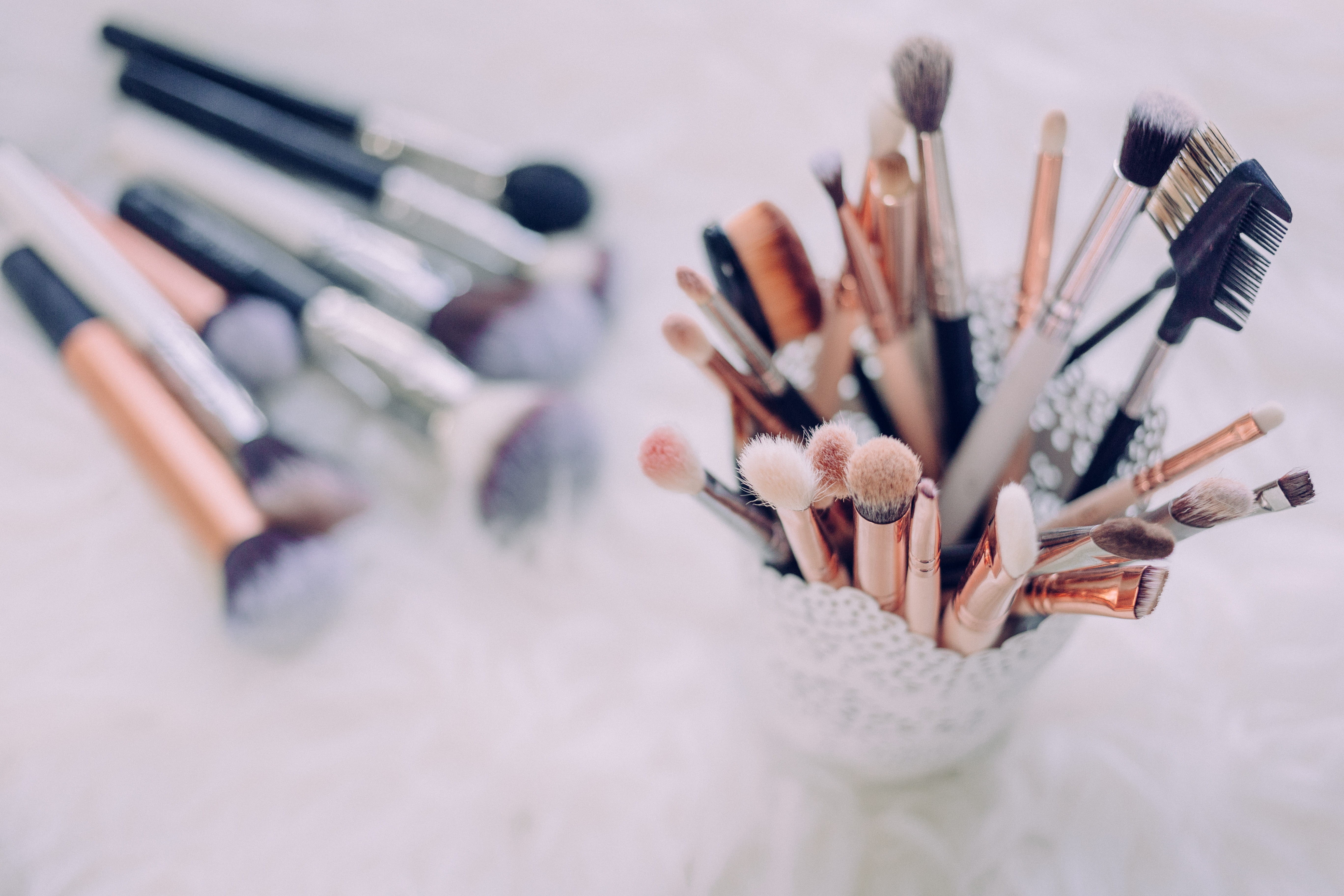 cosmetic, art and craft, selective focus, glamour, object, blush - make-up, large group of objects, professional, gold, pinkish, make-up, many, fashion, HD Wallpaper