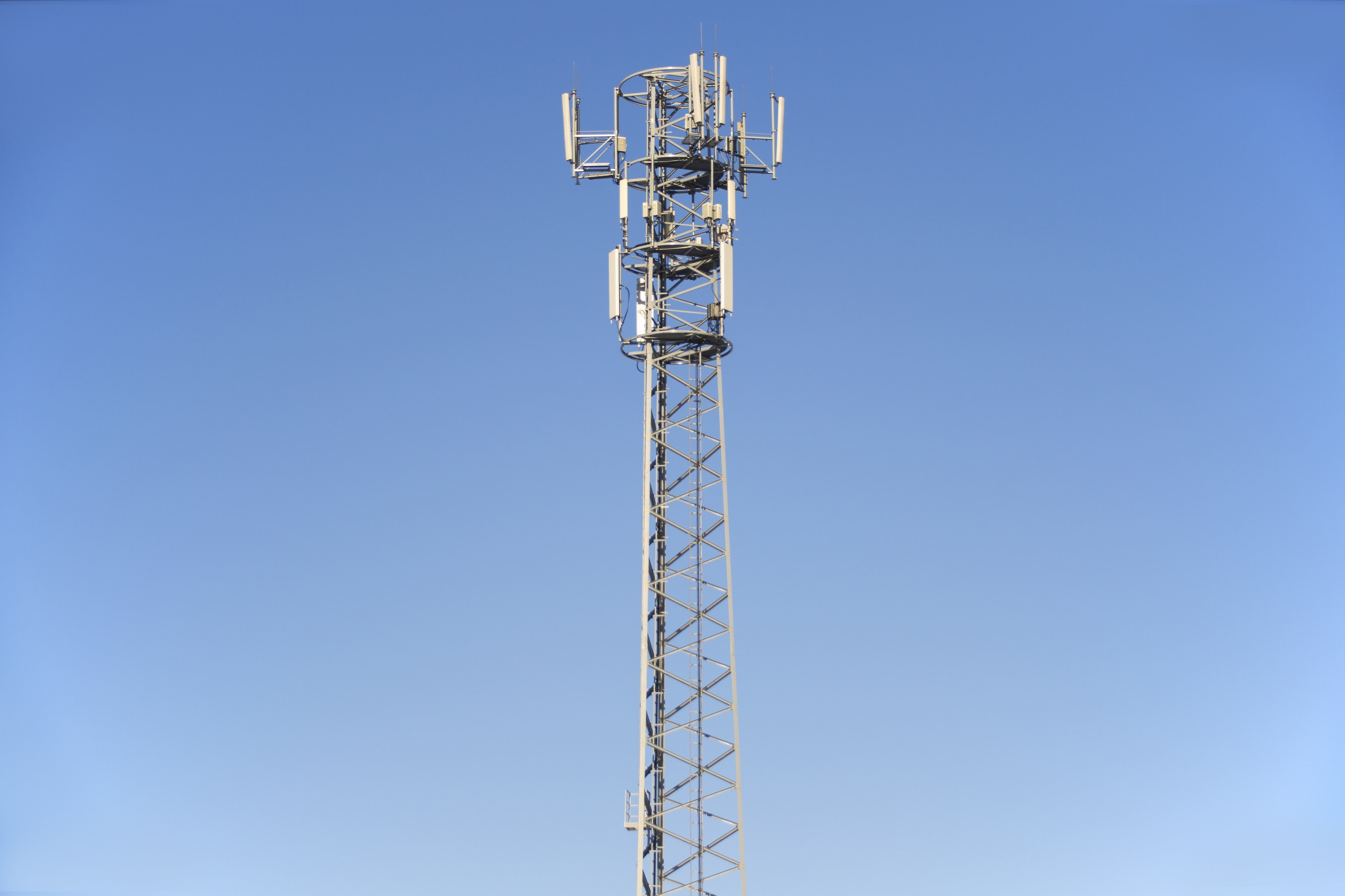day, lte, white, blue, sky, gsm telephony, alloy, telephone pole, no people, broadcasting, communication, radio mast, 4K, built structure, tower, copy space, HD Wallpaper