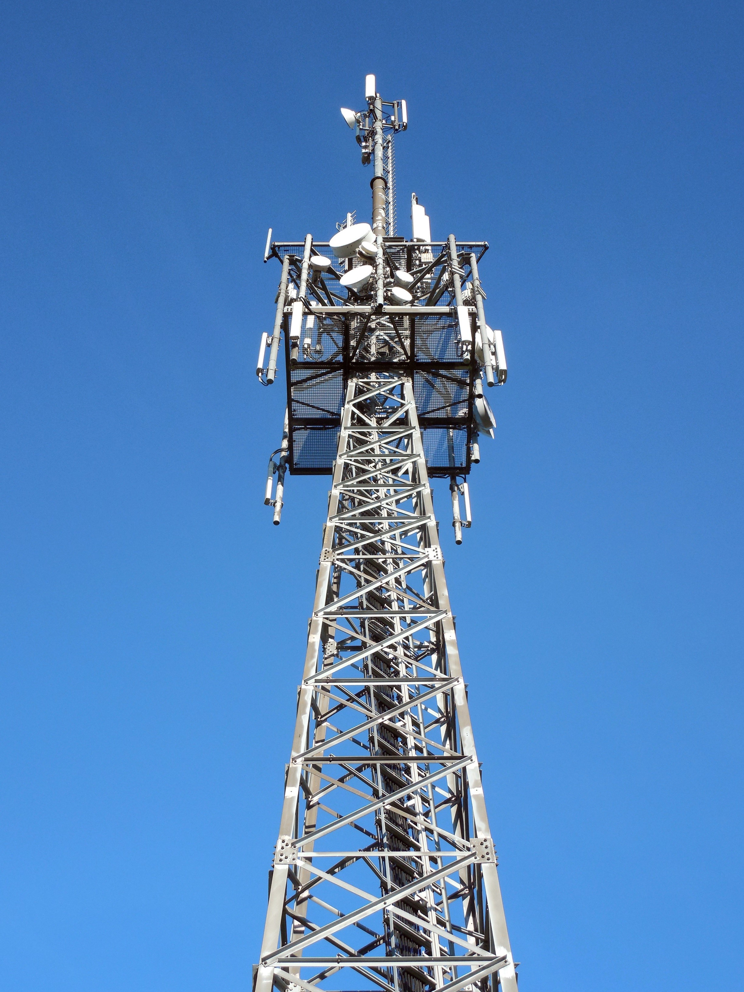 sky, broadcasting, metal, communication, radio relay, send, global communications, tall - high, telecommunications masts, radio, 2K, range, copy space, Phone HD Wallpaper