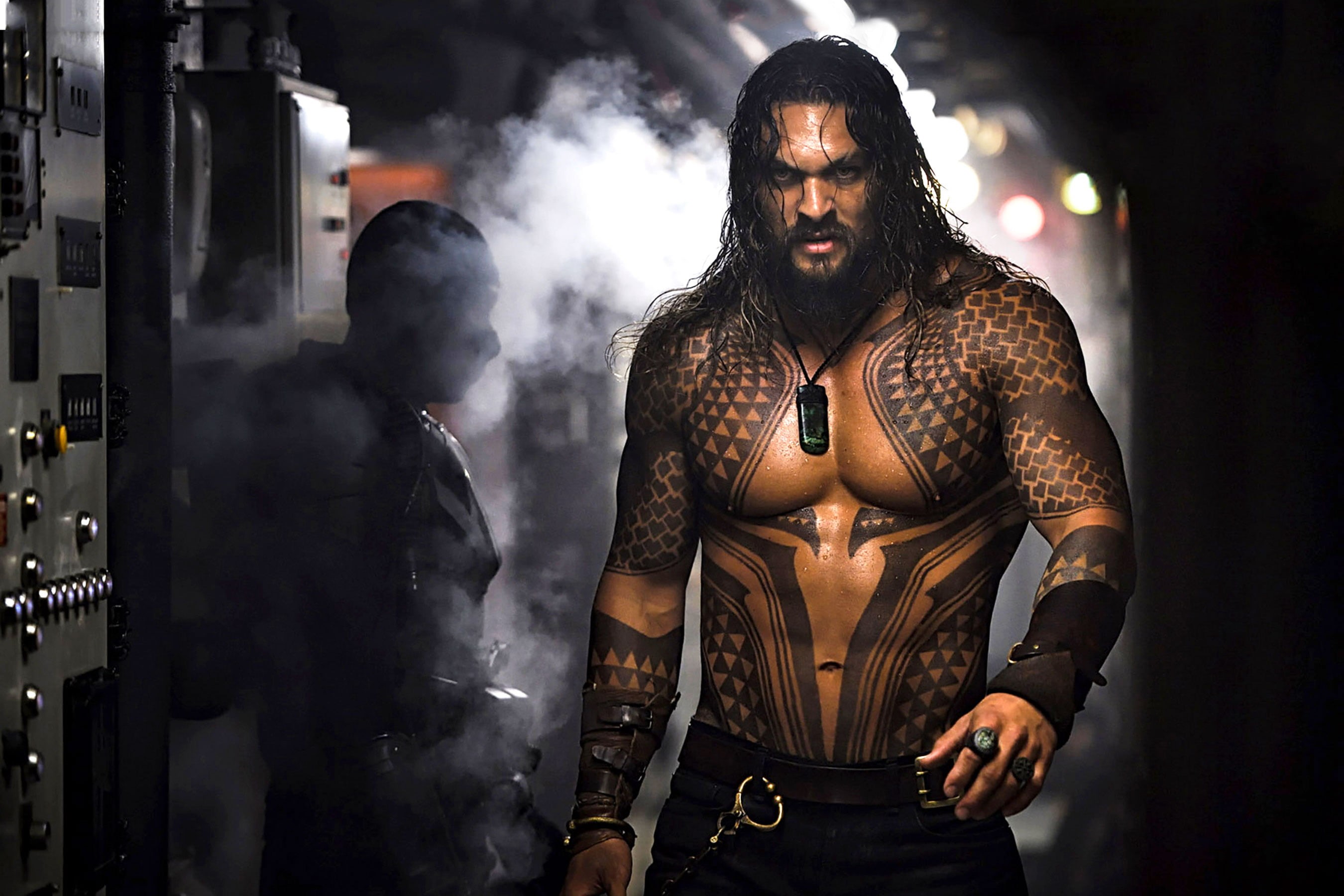 front view, strength, healthy lifestyle, indoors, 2K, clothing, tattoo, one person, men, portrait, aggression, aquaman, males, human body part, muscular build, HD Wallpaper